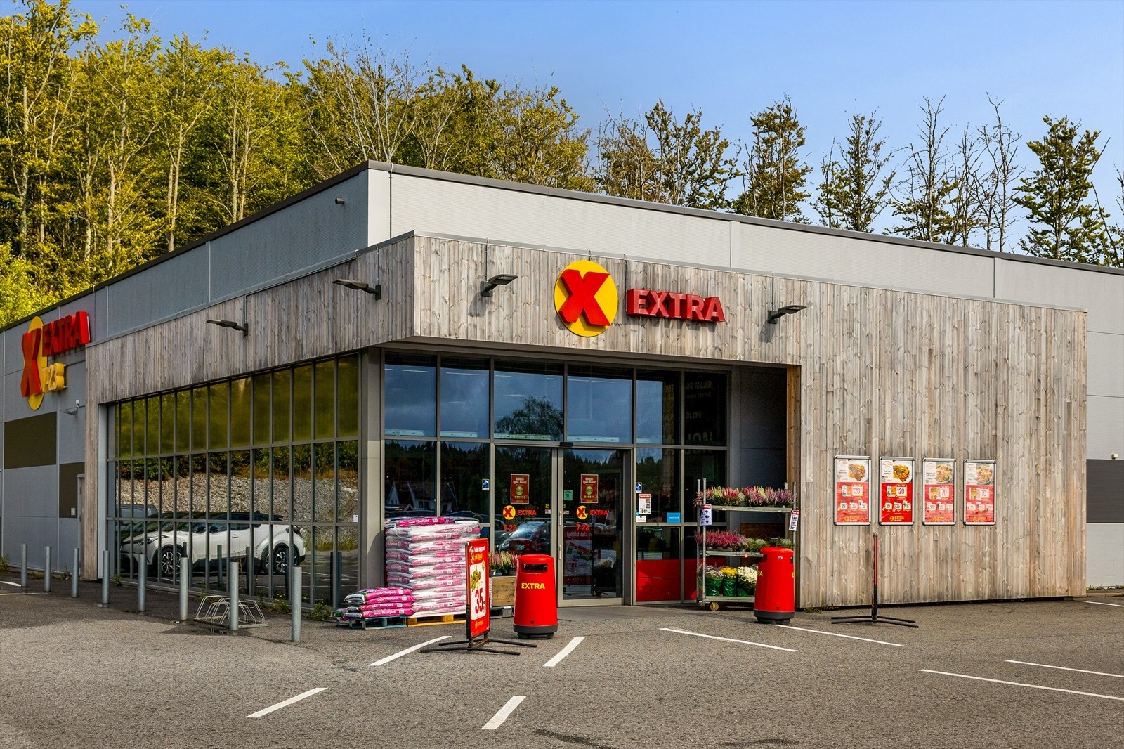 Dagligvaren Extra og Rema 1000 er også kort gåtur fra leiligheten Galleribilde