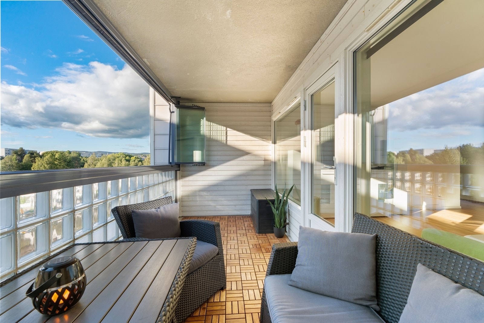 Innglasset balkong med flott utsikt Galleribilde