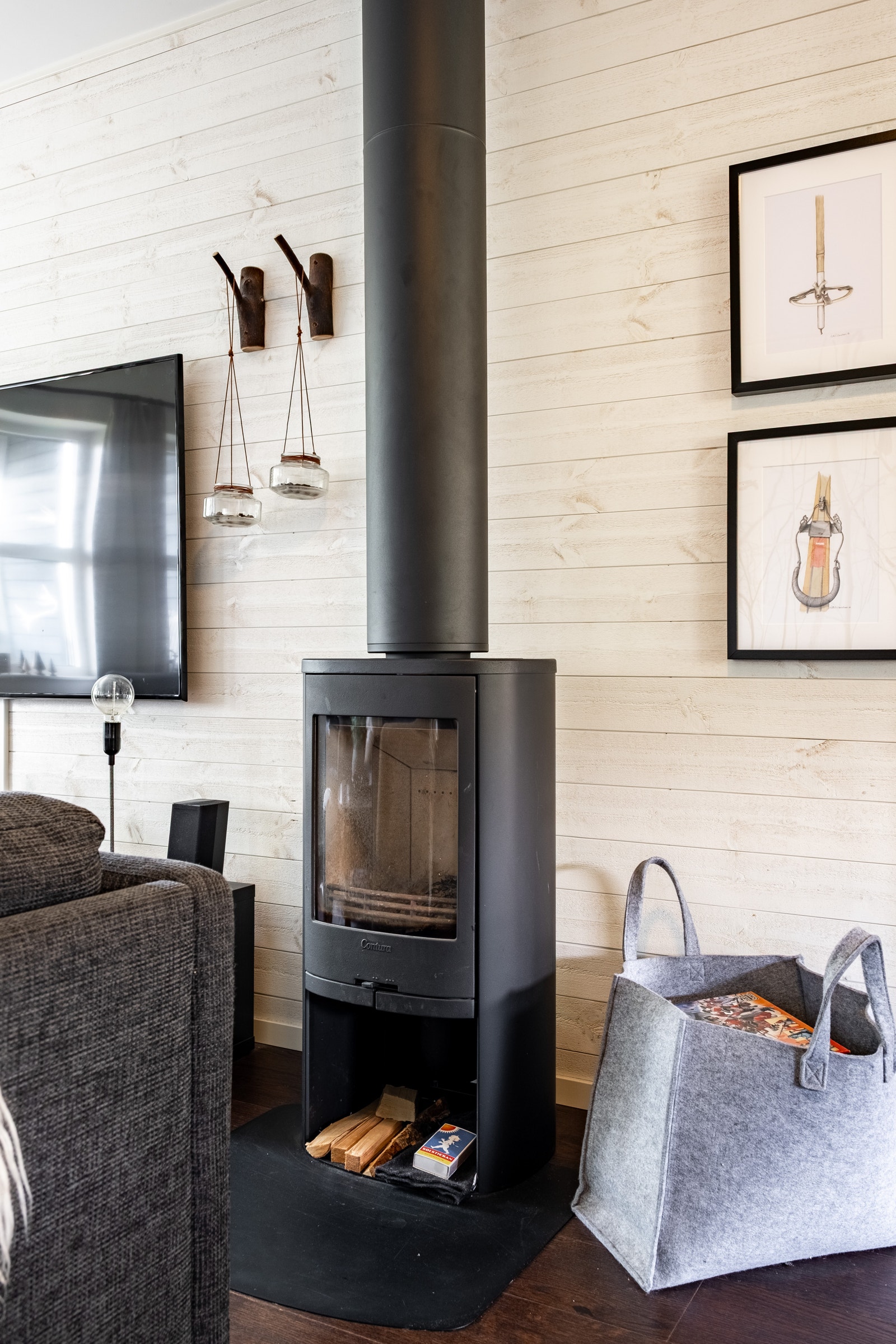 Värmande braskamin att mysa framför Galleribilde