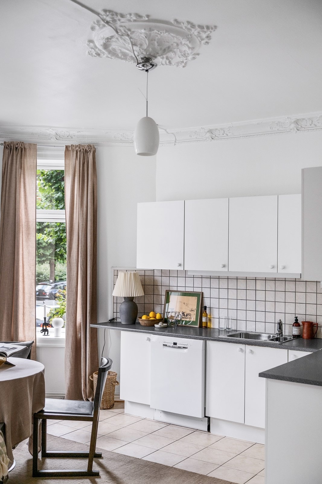 Takhøyden i dette rommet er ca. 2,93 meter. Galleribilde