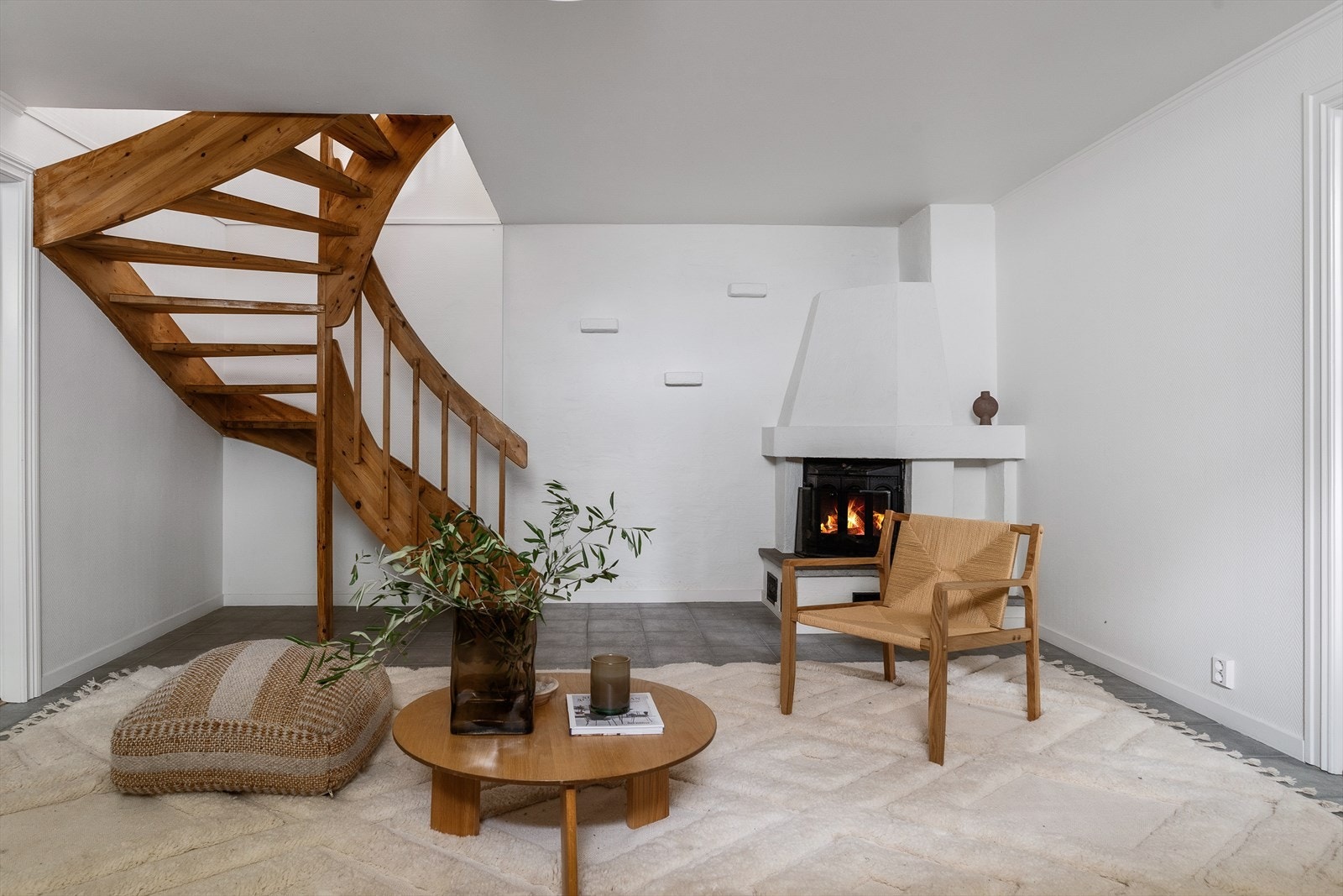 Det er 2 ildsteder i boligen, disse bidrar til å skape en lun og koselig atmosfære. Galleribilde