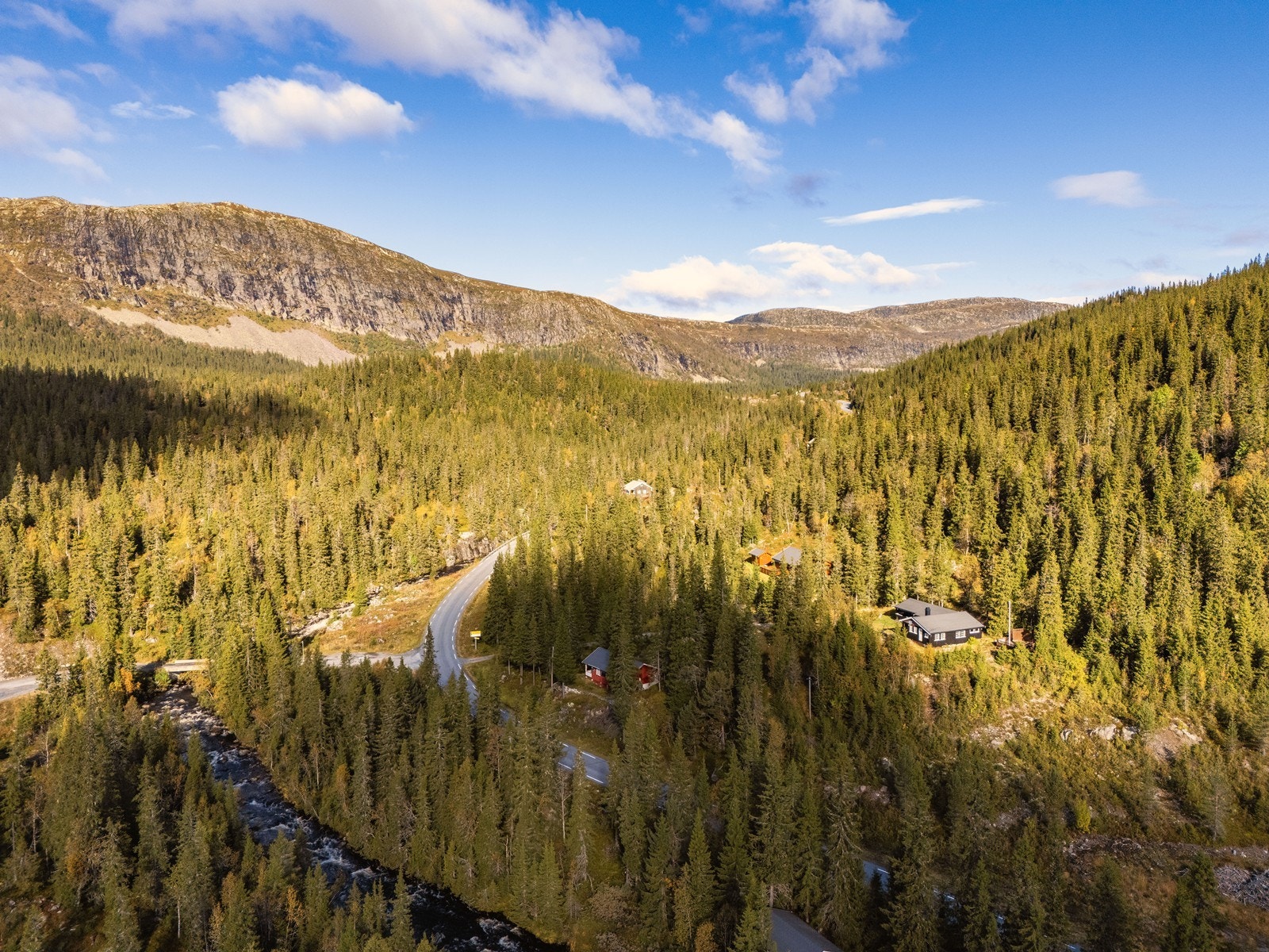 Området byr på flotte naturopplevelser året rundt, enten du foretrekker høyfjell eller skogsterreng. Galleribilde