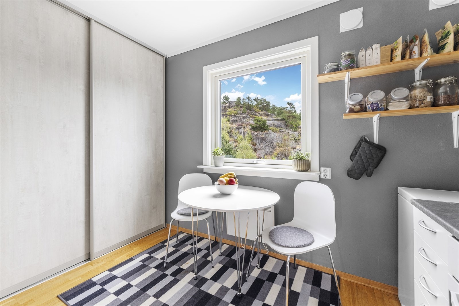 Spiseplass på kjøkkenet Galleribilde