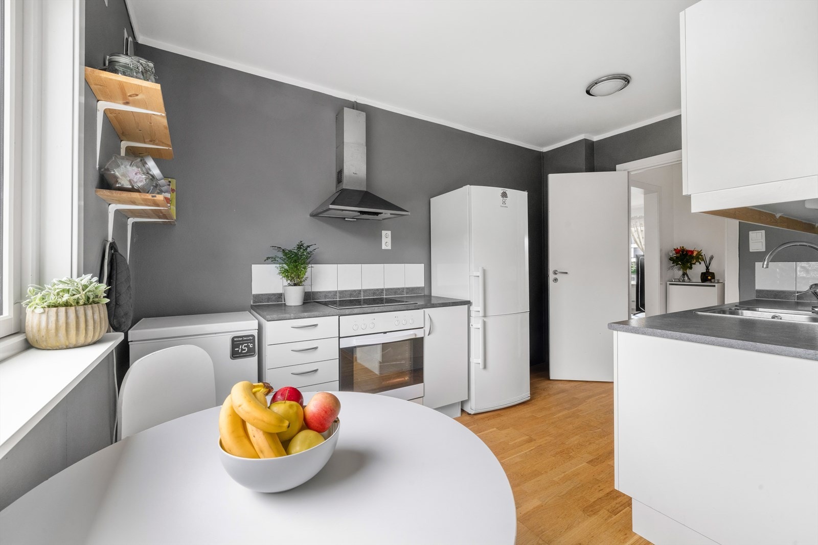 Kjøkken med spiseplass Galleribilde