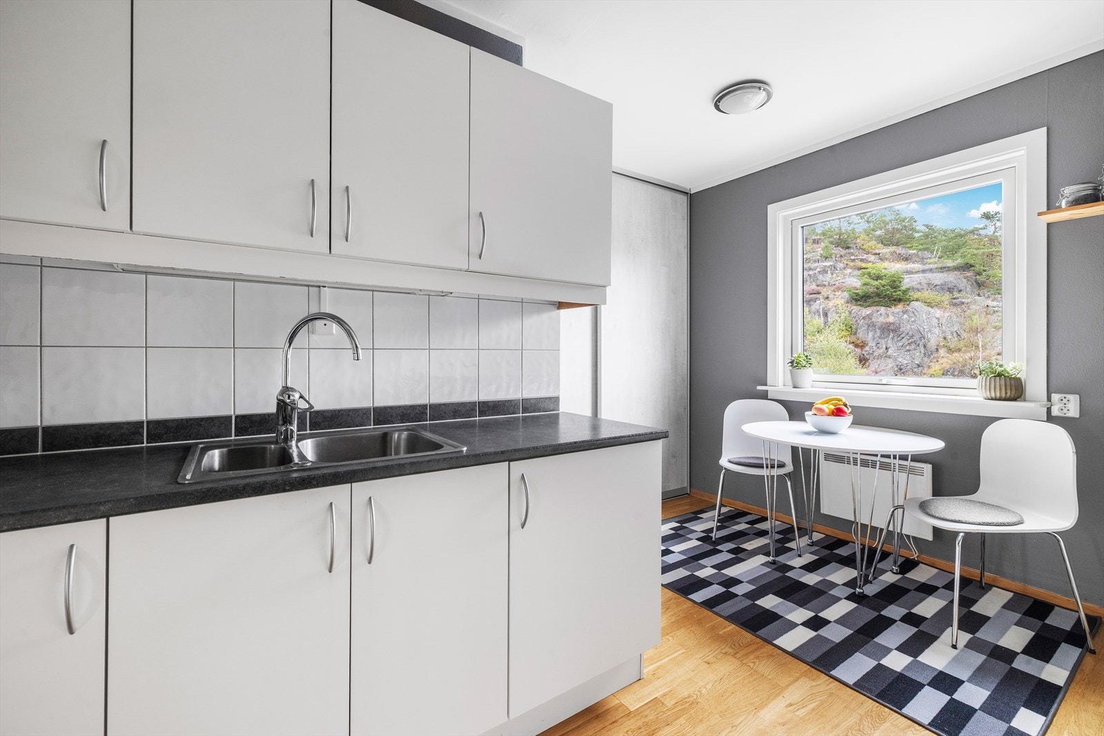 Kjøkken med spiseplass Galleribilde