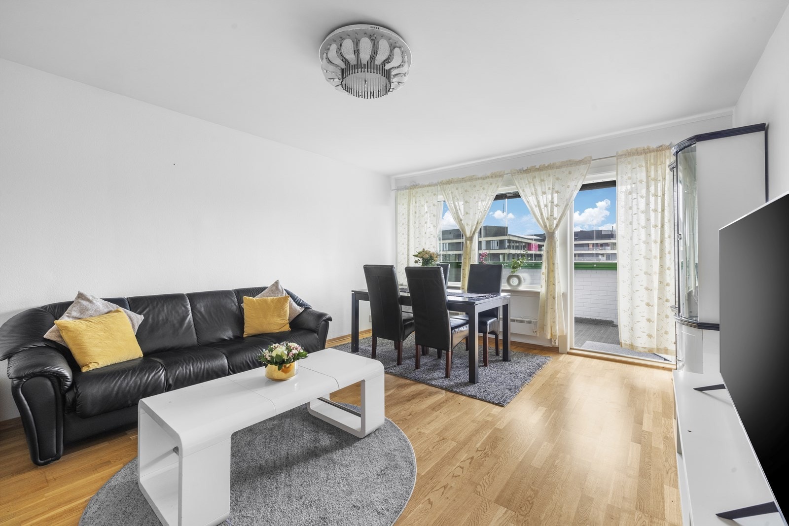 Romslig stue / spisestue Galleribilde