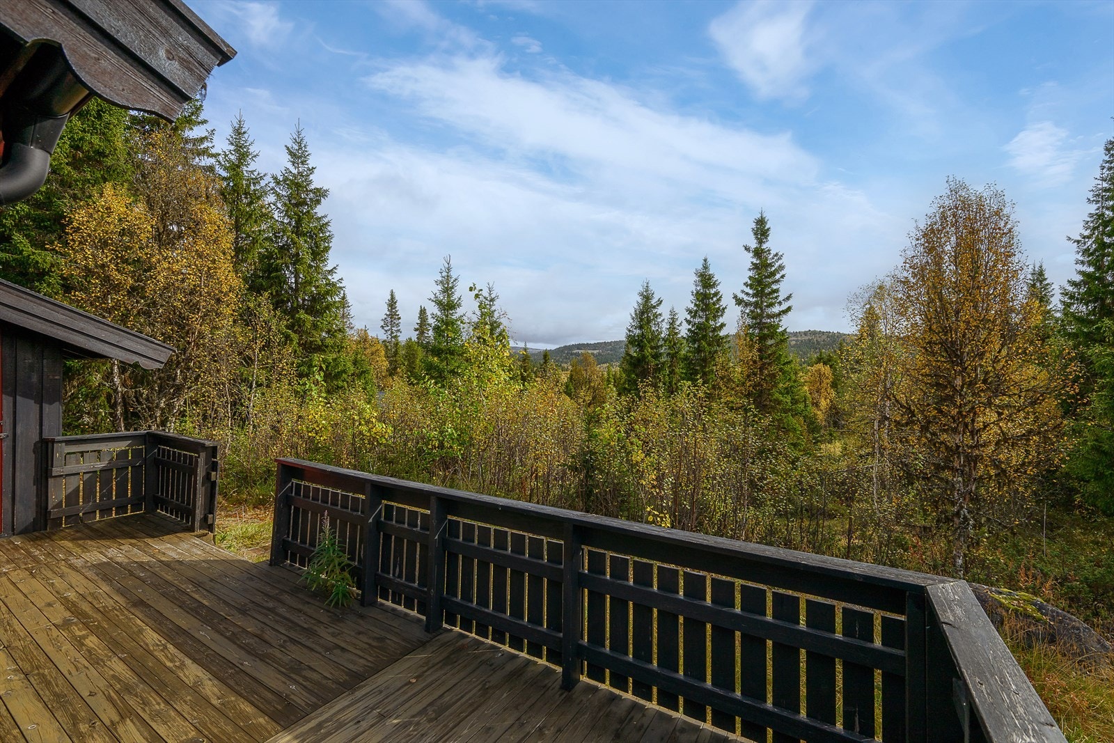 Terrasse med plass til sittegruppe, grill etc. Galleribilde