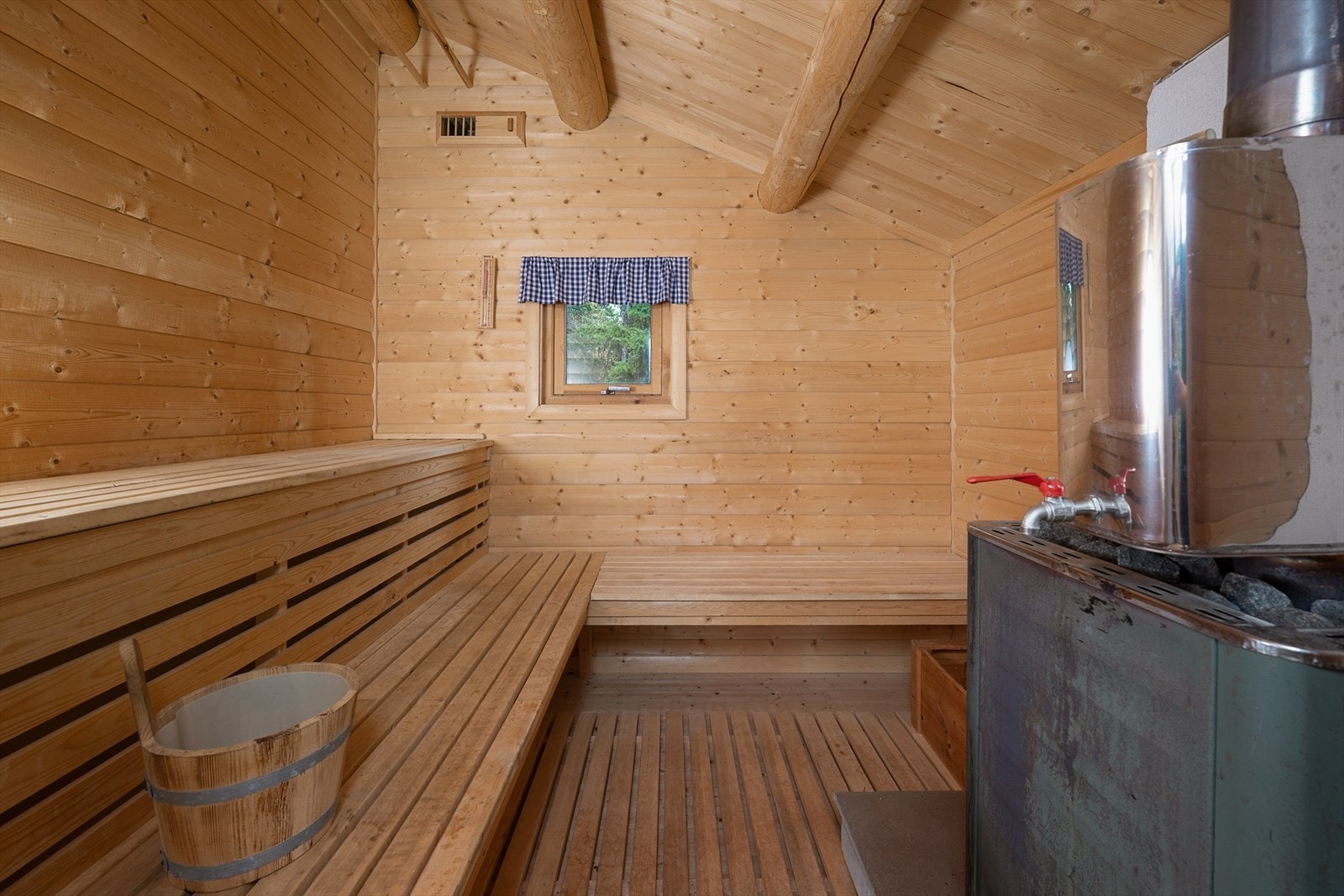 Stor og vedfyrt badstue Galleribilde