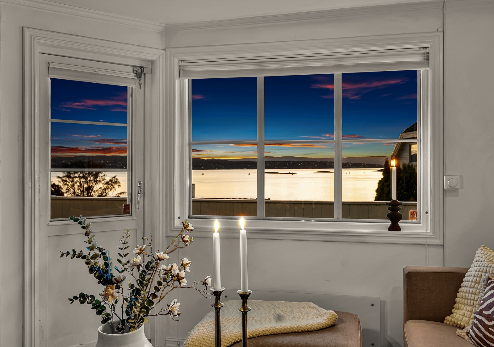 Sjøutsikt fra "stue 2" i underetasjen Galleribilde