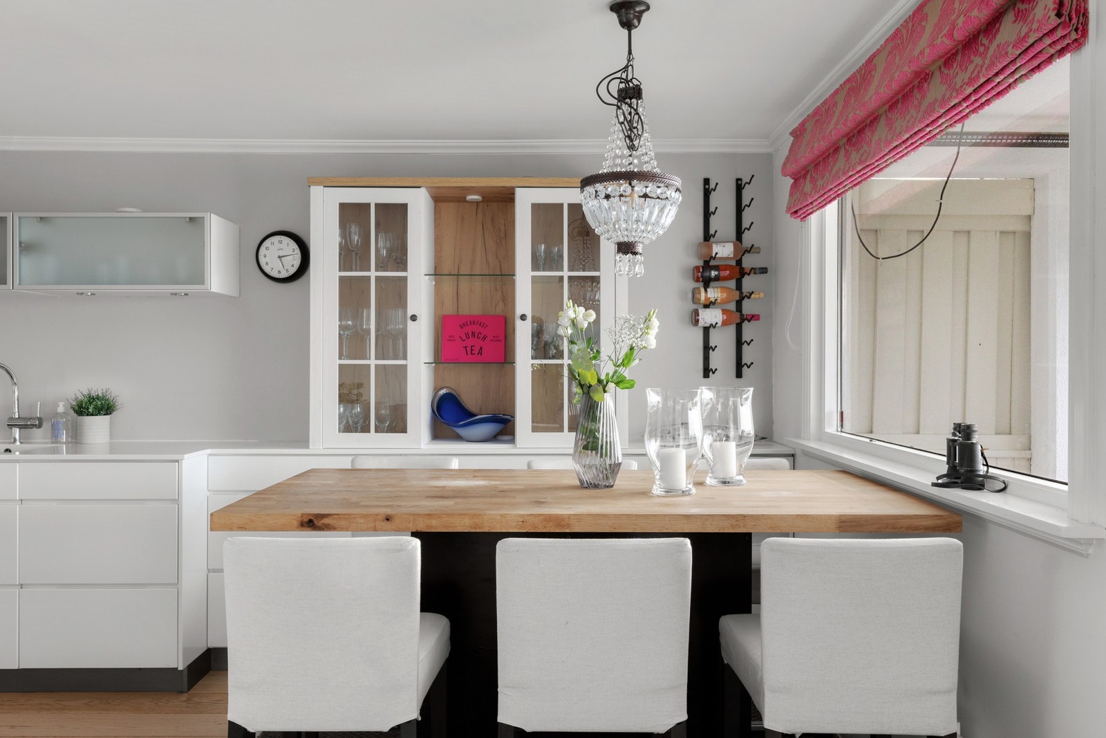 Praktisk plassering av spisebordet Galleribilde