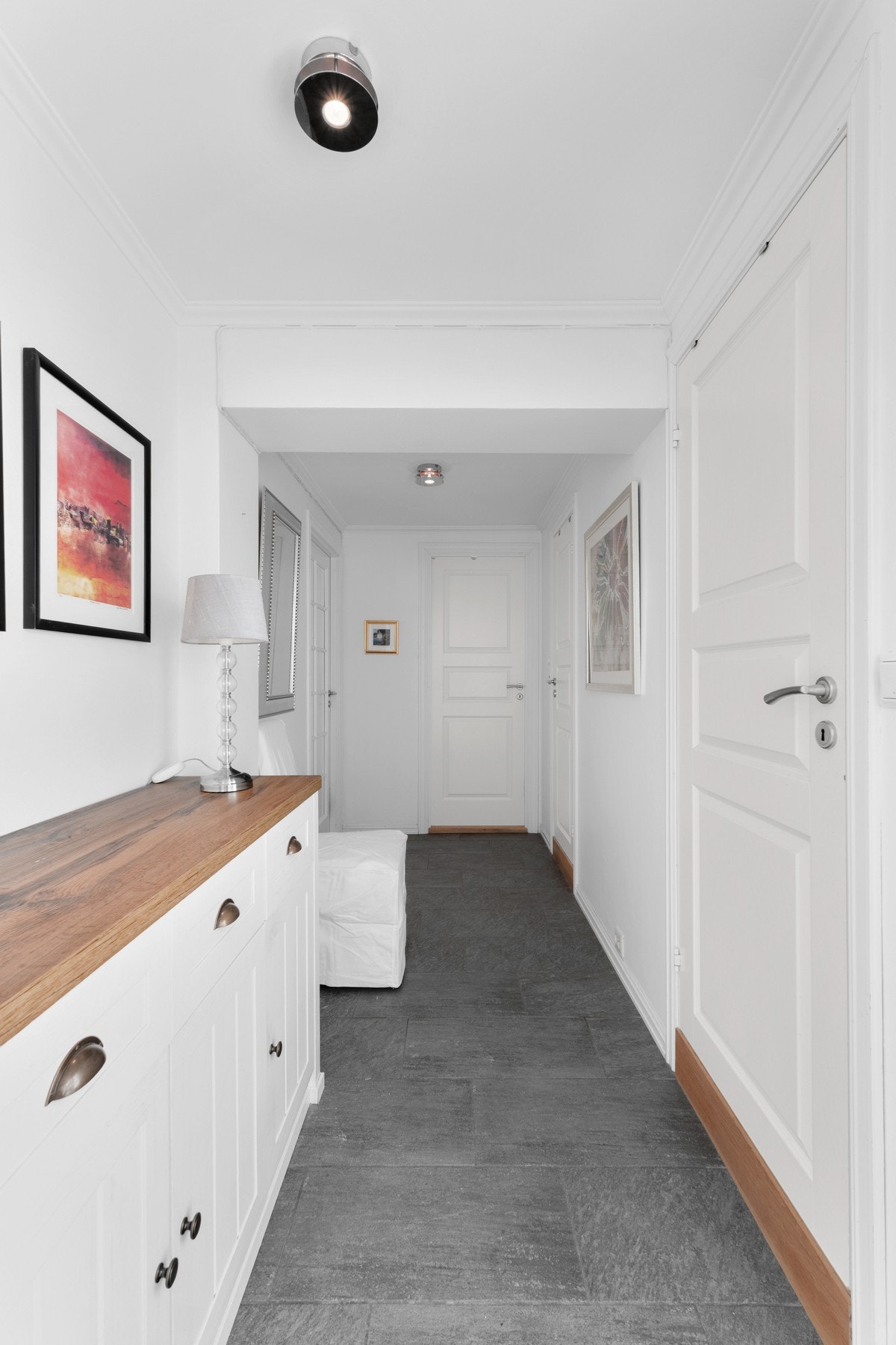 Flislagt entré/gang med gulvvarme Galleribilde