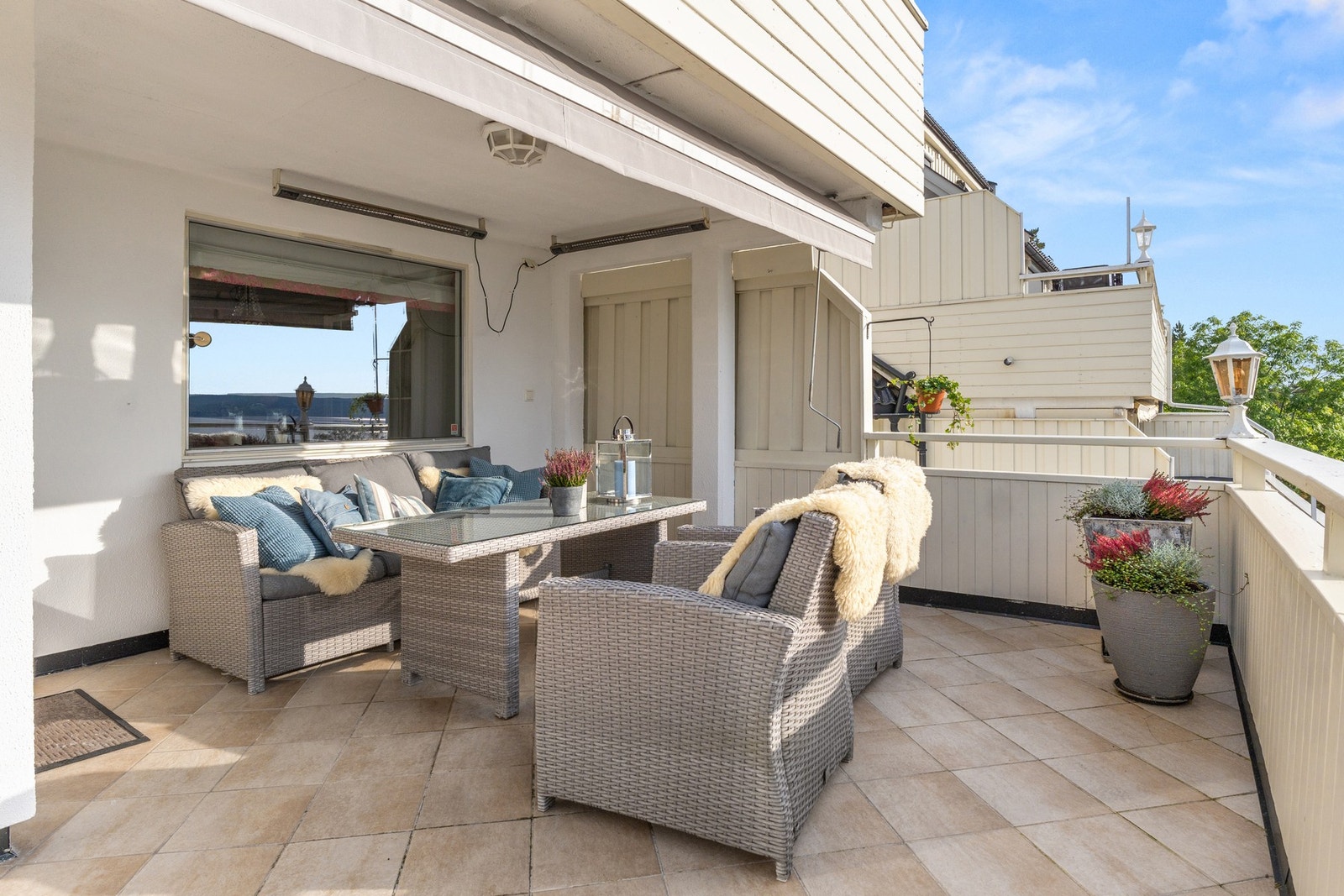 God plass til diverse utemøblement på terrassen Galleribilde