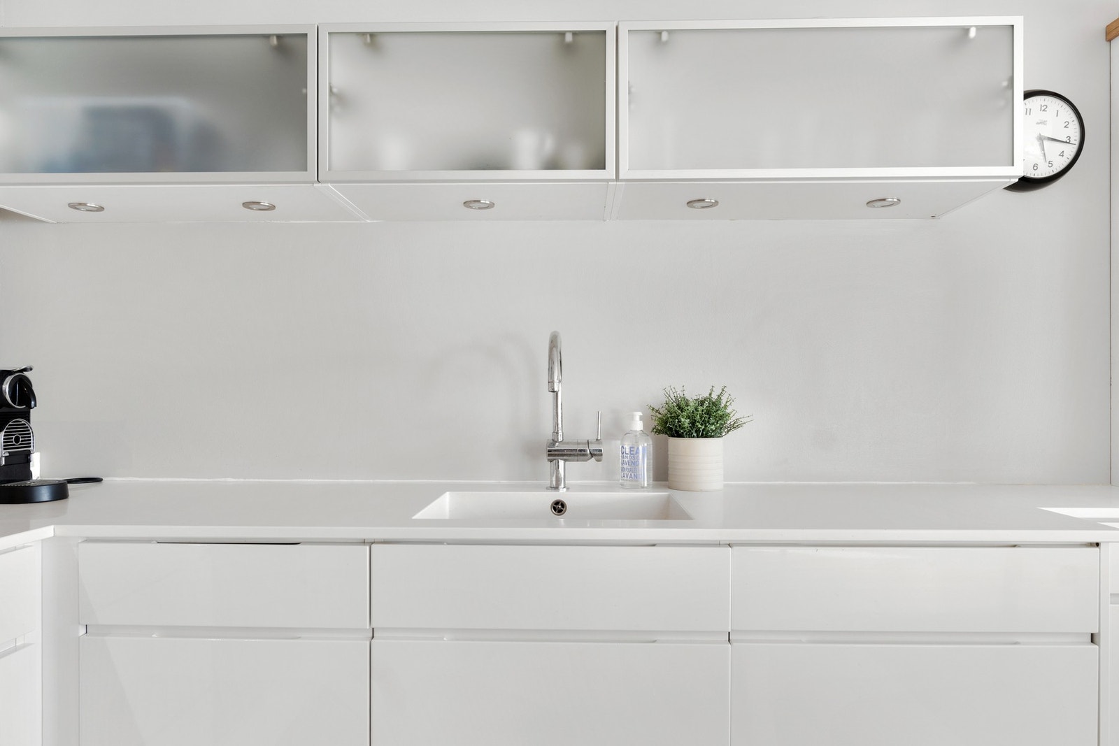 Rikelig med skap- og benkplass Galleribilde