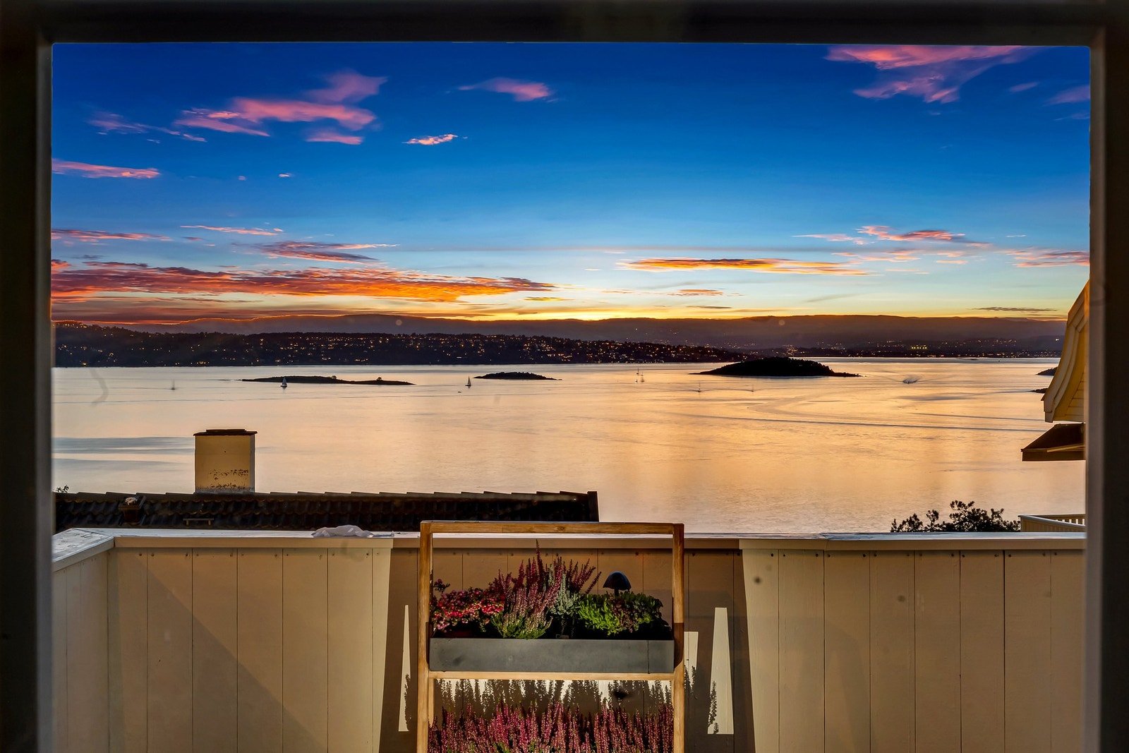 Sjøutsikt fra soverom 2 Galleribilde