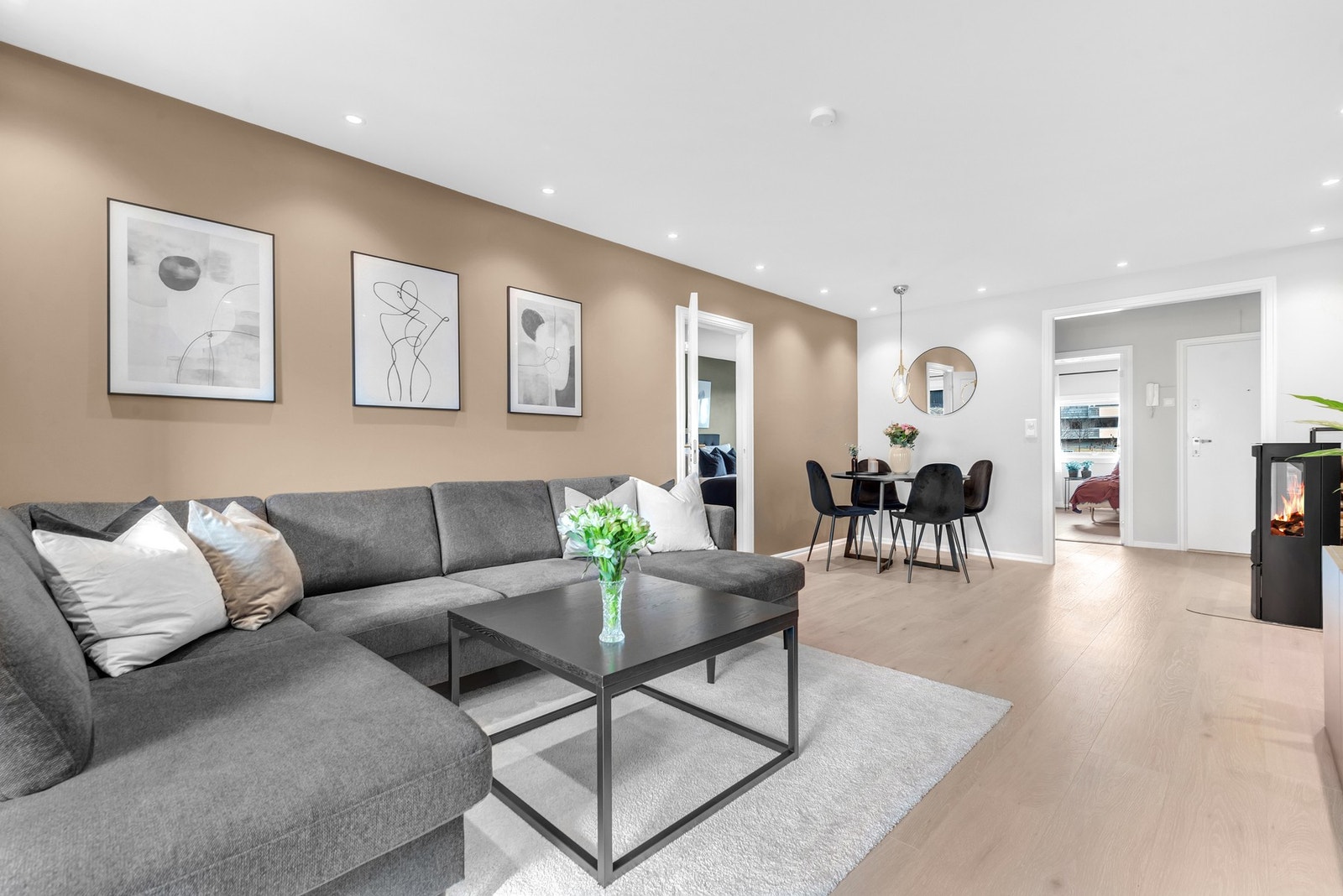 Peisovn for vedfyring er montert. Galleribilde