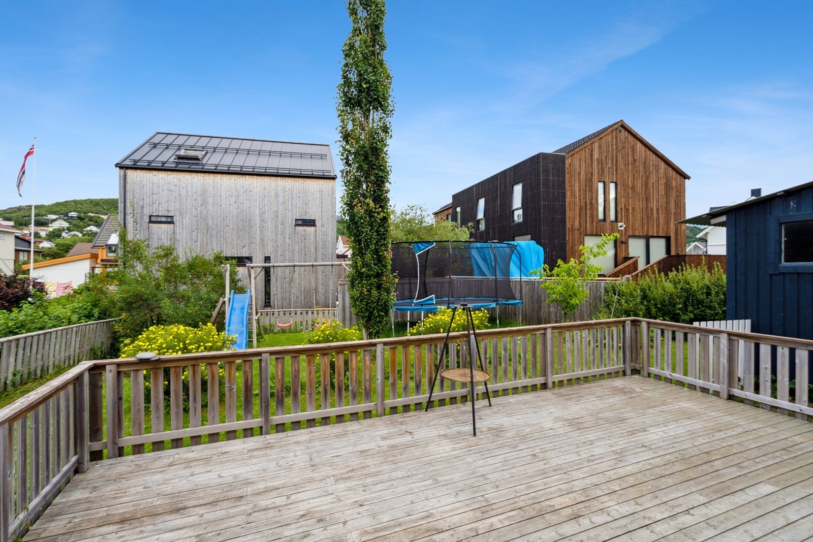 Uteområdet er solrikt og godt skjermet. Galleribilde