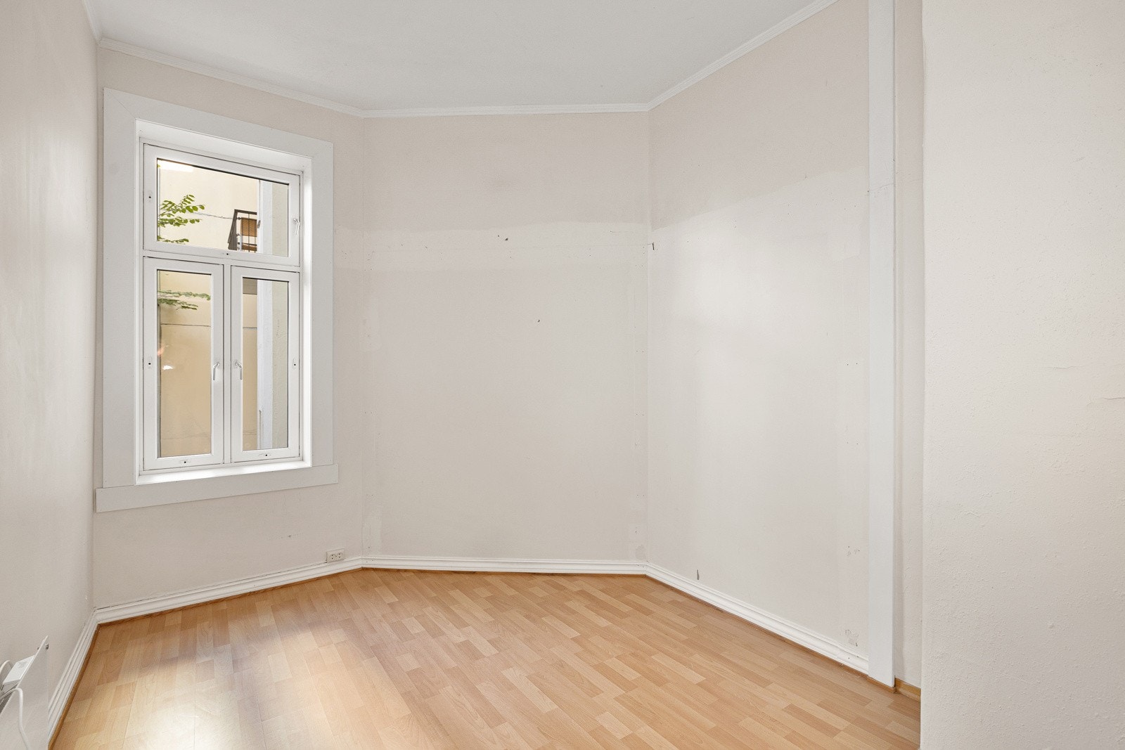 Leilighetens andre soverom vender inn mot rolig bakgård. Galleribilde