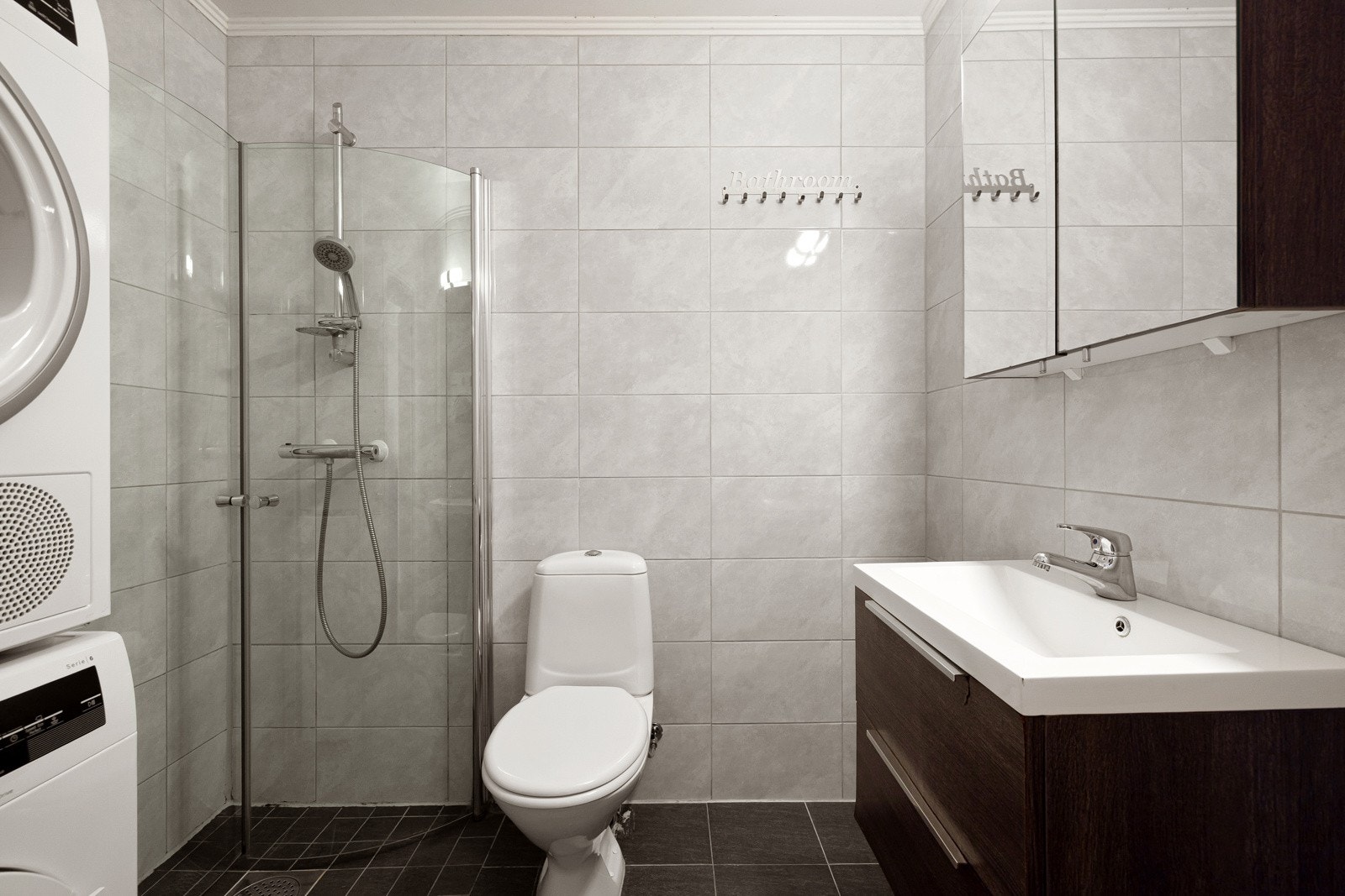 Baderom fra 2016 med varmekabler på gulvet. Galleribilde