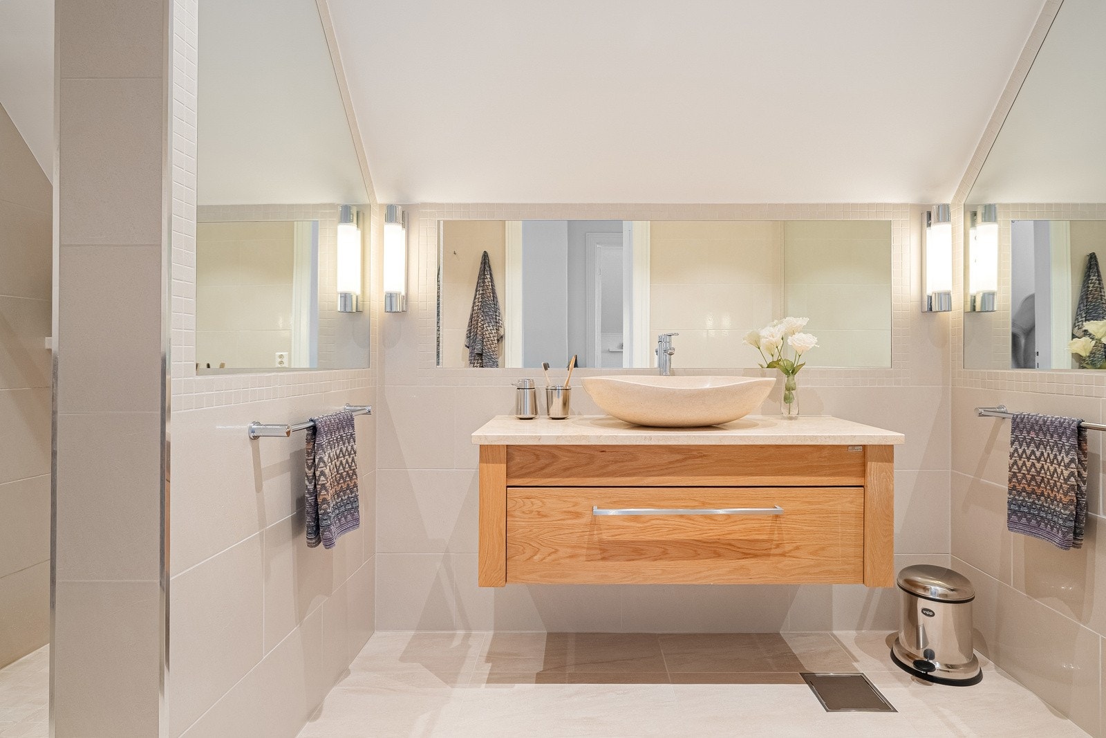 Badet er rehabilitert i 2013 og nyter godt av et moderne inntrykk og stilpreg. Galleribilde