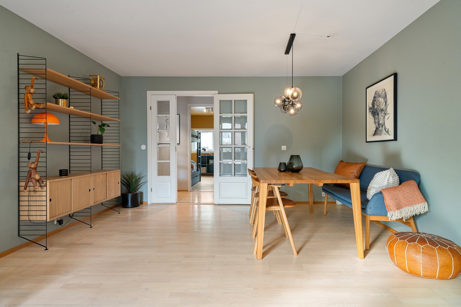 Planløsningen i stuen oppleves både fleksibel og enkel å innrede. Galleribilde