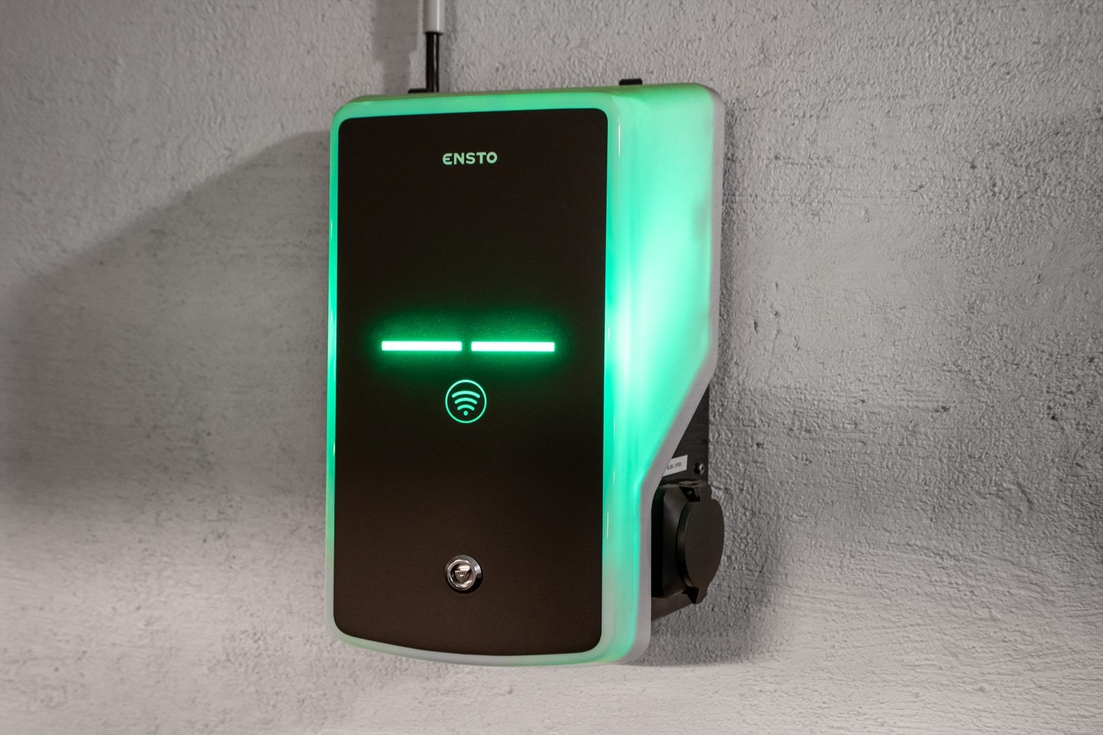 Det er montert lader på plassen. Galleribilde