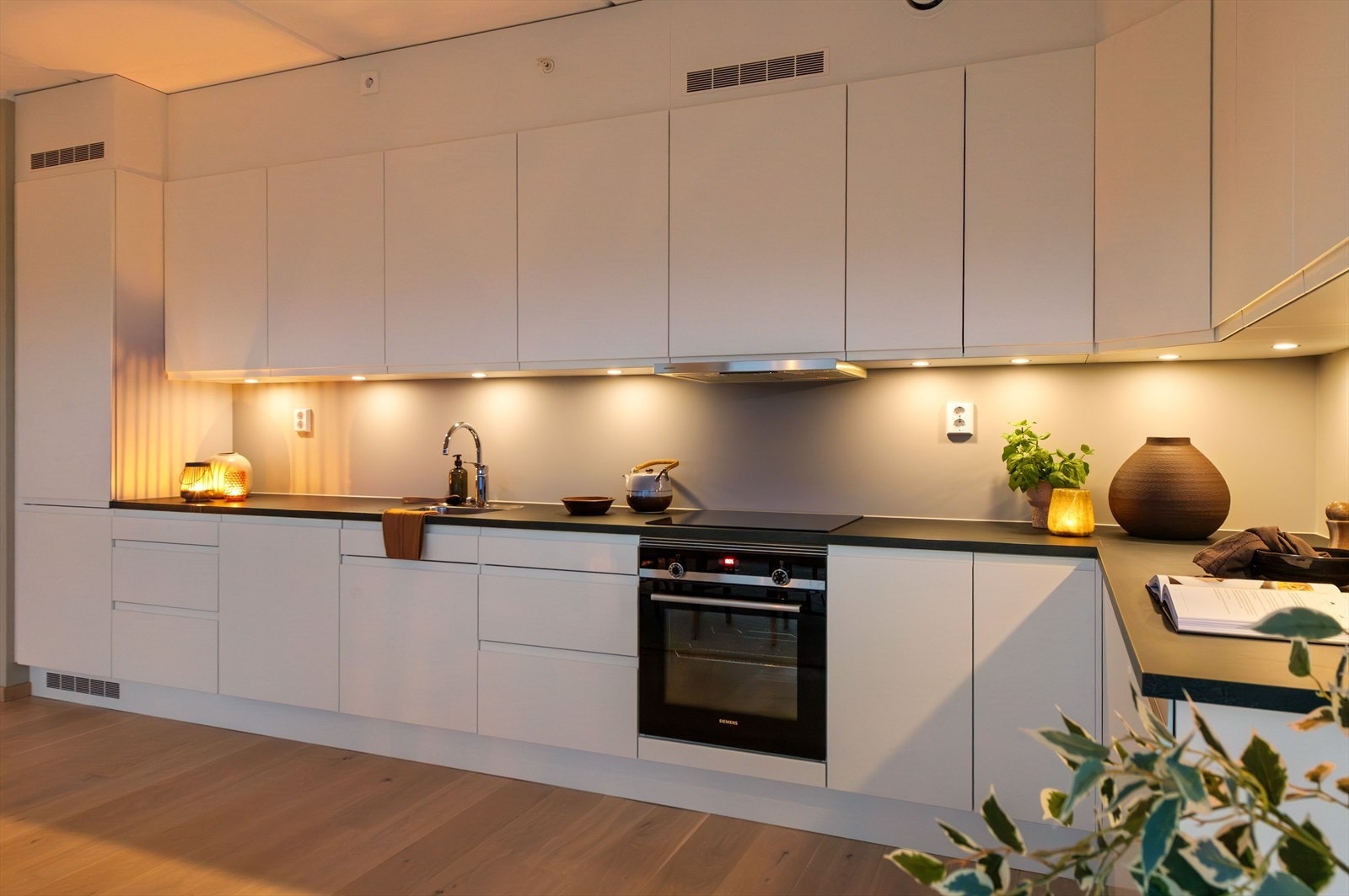 Sigdal kjøkken med integrerte hvitevarer fra Simens. Galleribilde