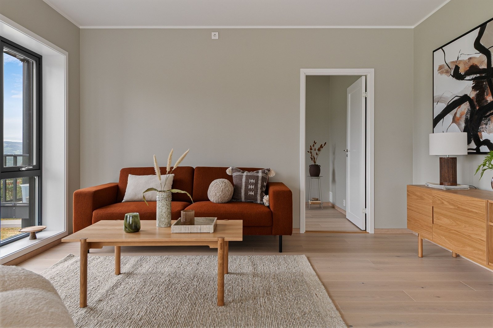 Adkomst til det ene soverommet fra stuen. Galleribilde