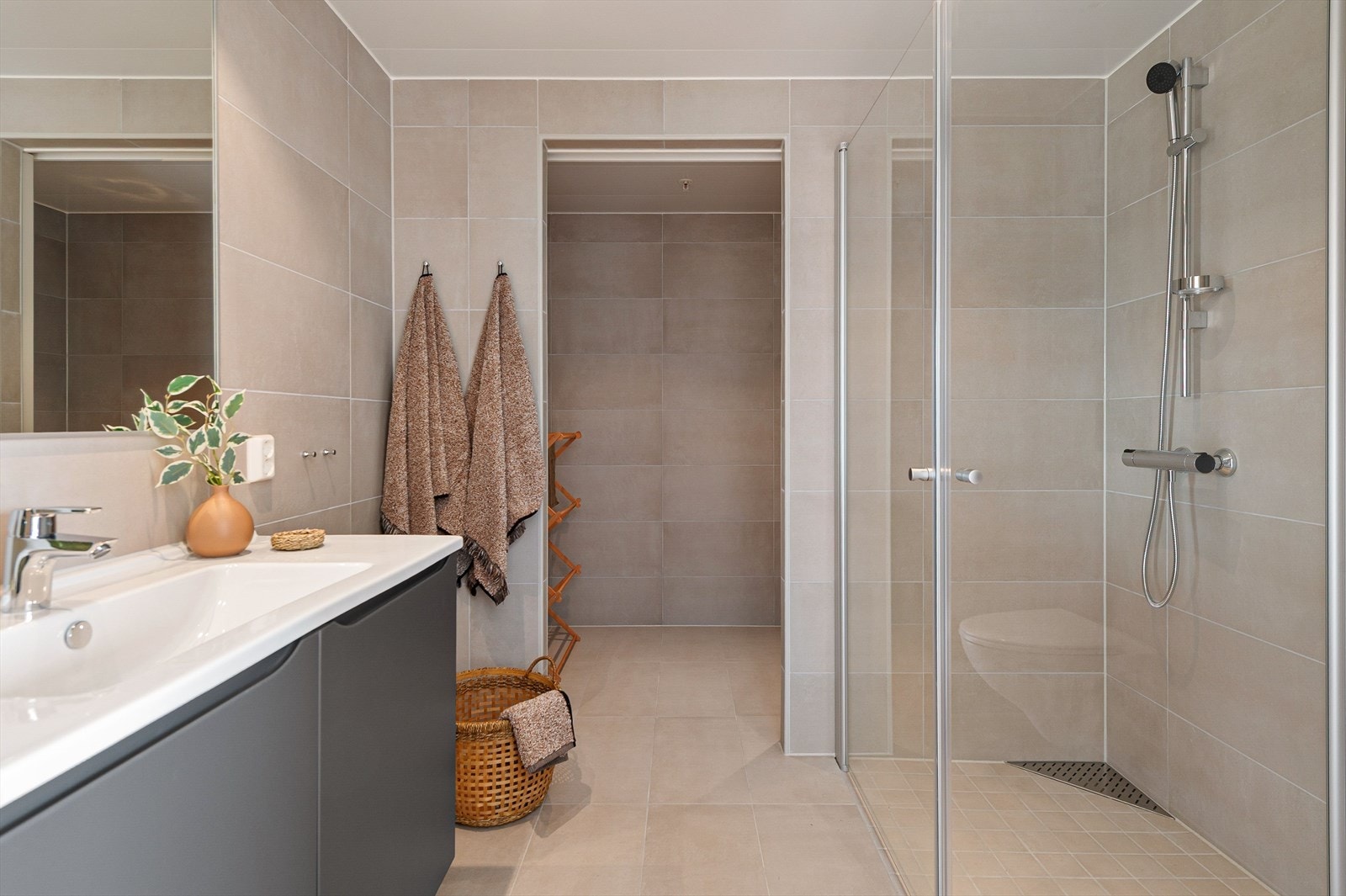 Bad i tilknytning til hovedsoverom. Galleribilde