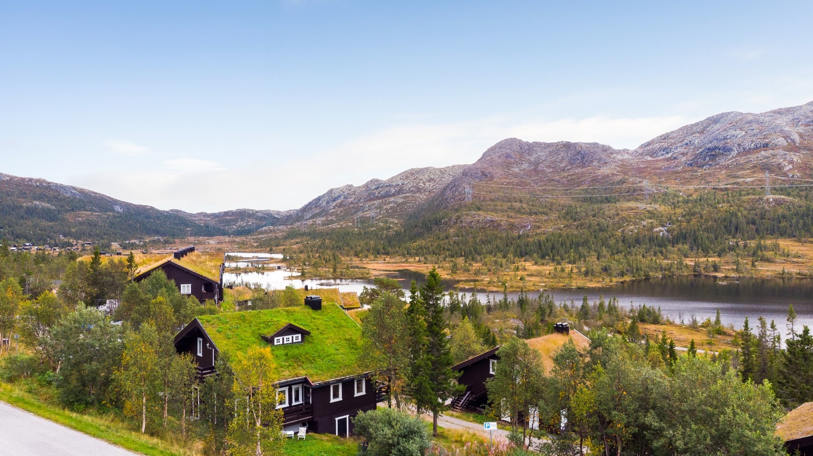 PrivatMegleren Telemark v/ Janne Berner-Mediaas har gleden av å presentere Kvitåvatnvegen 492. Flott selveierleilighet med super beliggenhet! Galleribilde