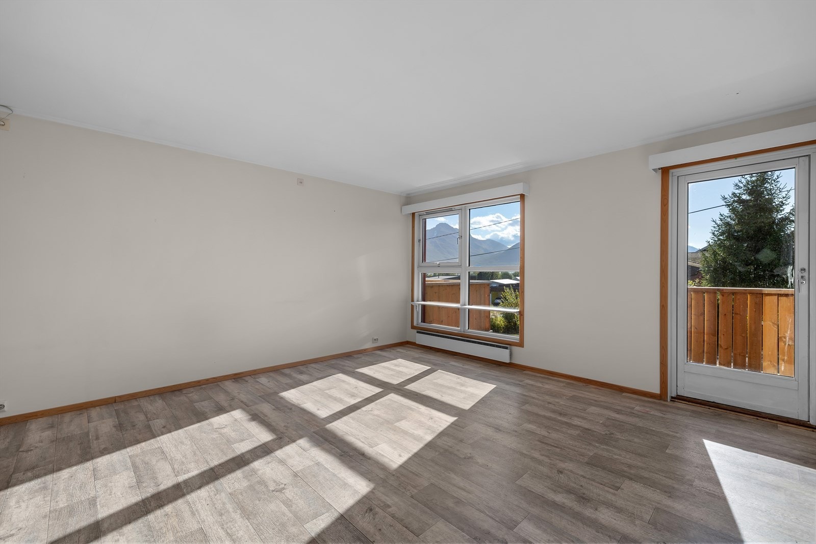 Utgang til veranda fra stue Galleribilde