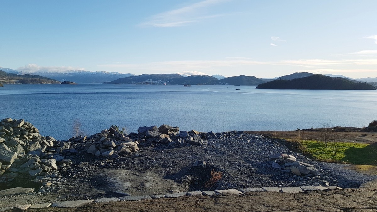 Med sin naturlige skjønnhet, maritime omgivelser, sentrale beliggenhet, panorama utsikt og solrike forhold kan denne muligheten tilpasses deg og ditt behov! Galleribilde