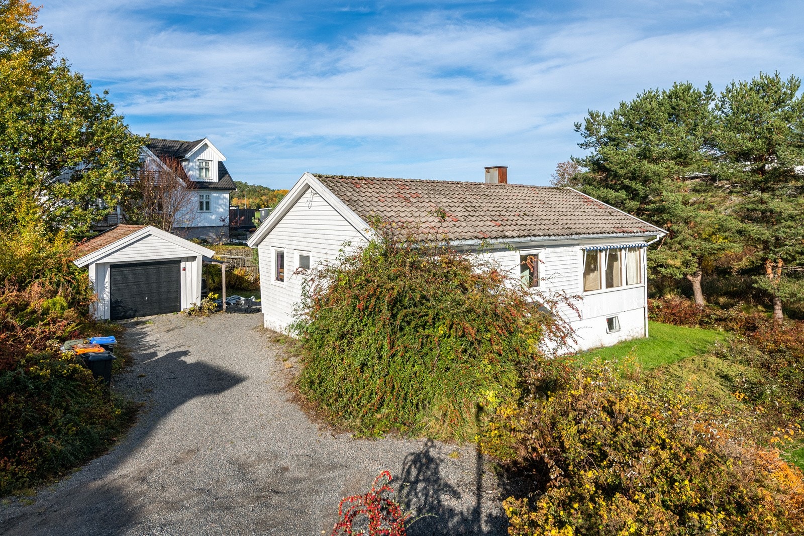 Med sjønær og barnevennlig beliggenhet ligger alt til rette for en meget trivelig bosituasjon for alle typer familier Galleribilde