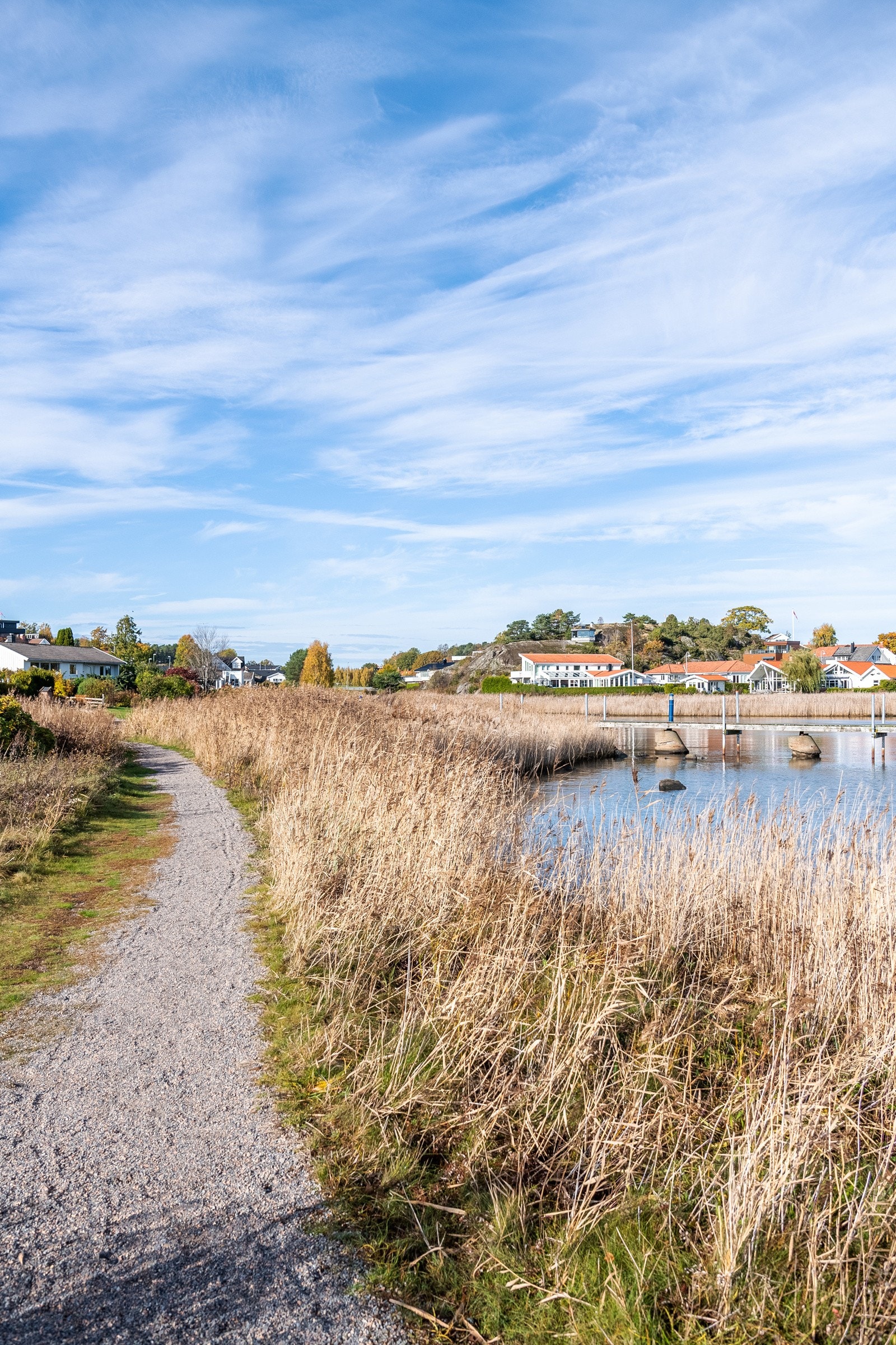 Her er det bare å nyte sol, sjø og sommerliv langs vannet Galleribilde