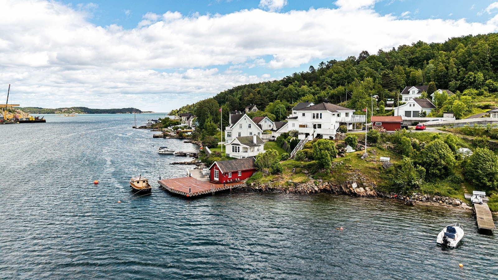 Fra eiendommen er det flott skjærgård i umiddelbar nærhet om man ferdes med båt Galleribilde