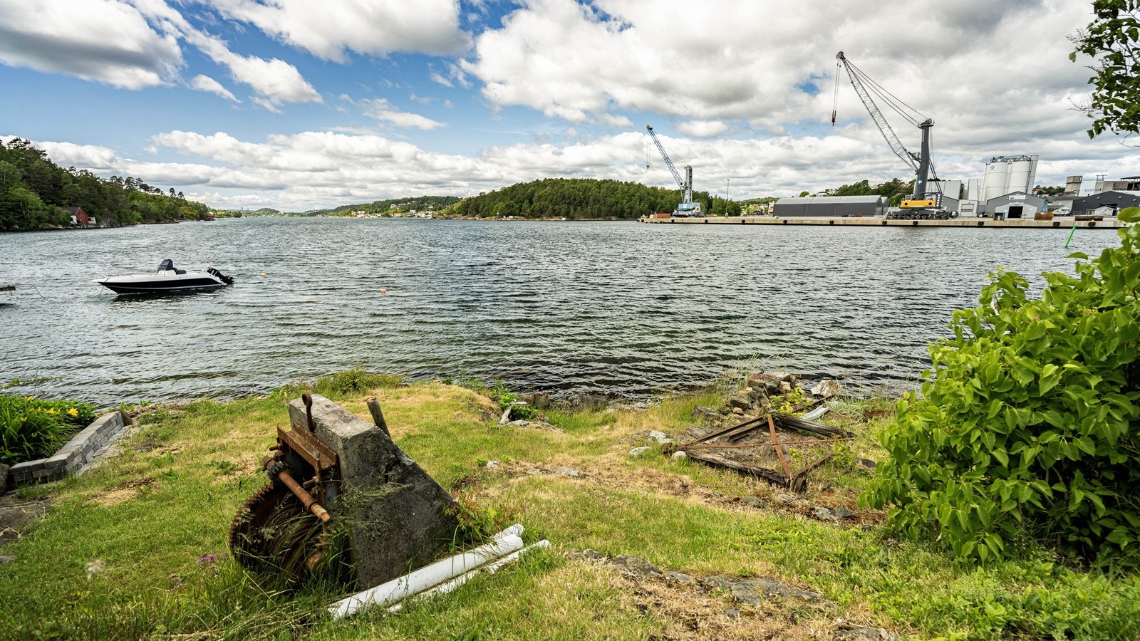 På tomten er det omkring 15 meter med strandlinje Galleribilde