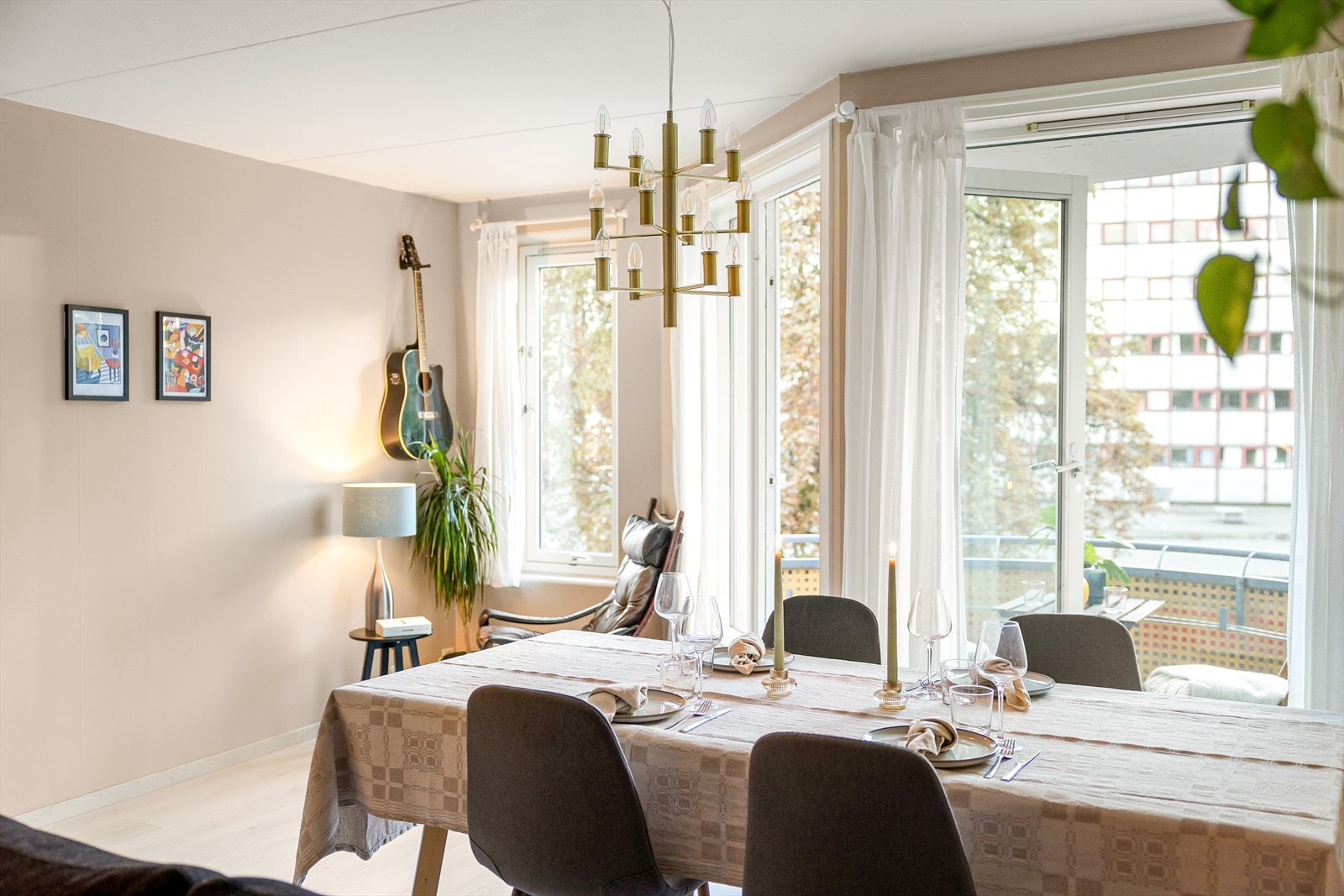 Leiligheten ligger i et veldrevet sameie som investerer overskudd i utbyttefond og bruker avkastningen til drift, med et langsiktig mål om å opprettholde lave felleskostnader. Galleribilde