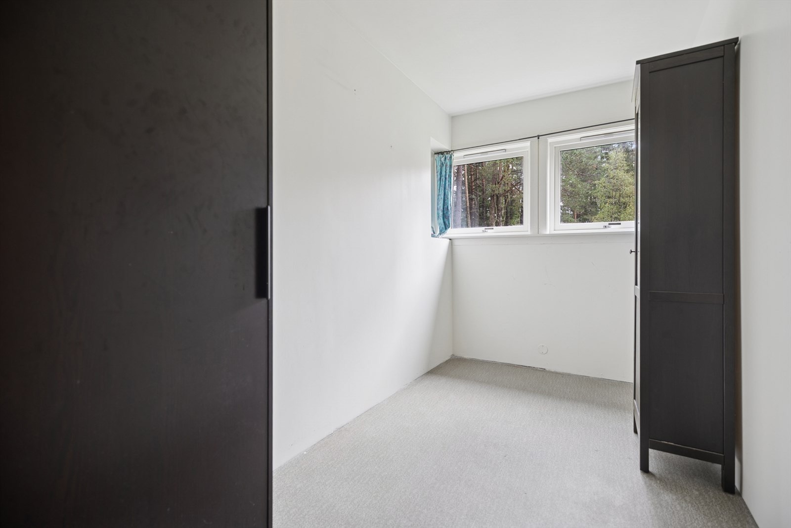 Soverom III - Et allsidig rom med naturlig lys, ideelt for kontorplass eller ekstra soverom. Galleribilde