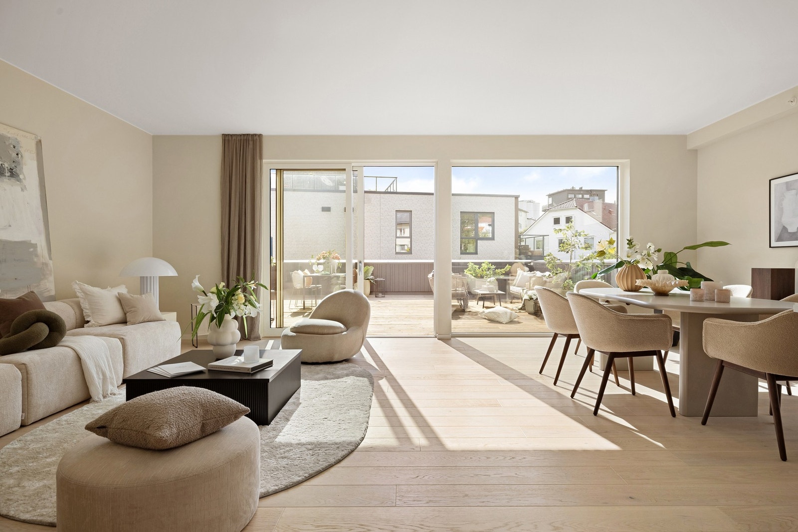 Her er det store vindusflater som slipper inn godt med naturlig lys. Galleribilde