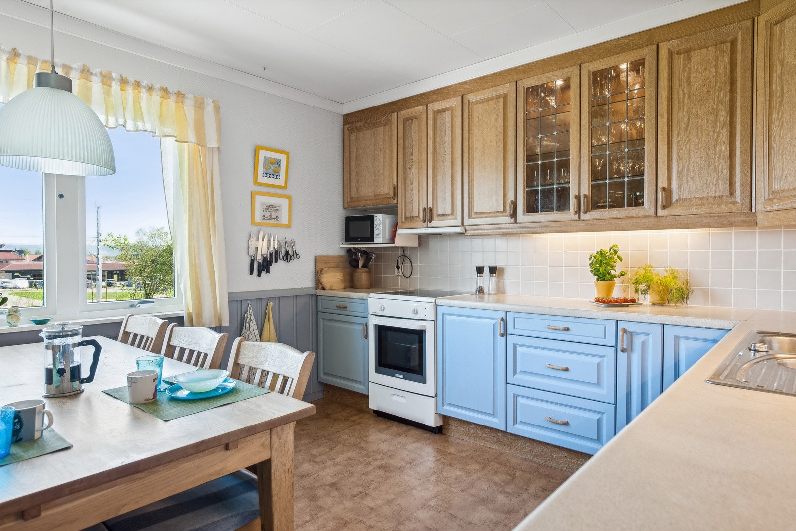 Hvis du vil oppgradere kjøkkenet kan du f.eks bruke IKEAS kjøkkenplanlegger og se for deg hvordan ditt nye kjøkken skal se ut. Galleribilde