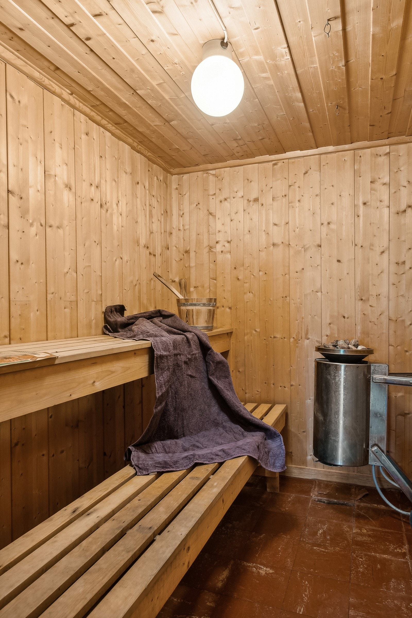 Badstue. Ovn er defekt. Galleribilde