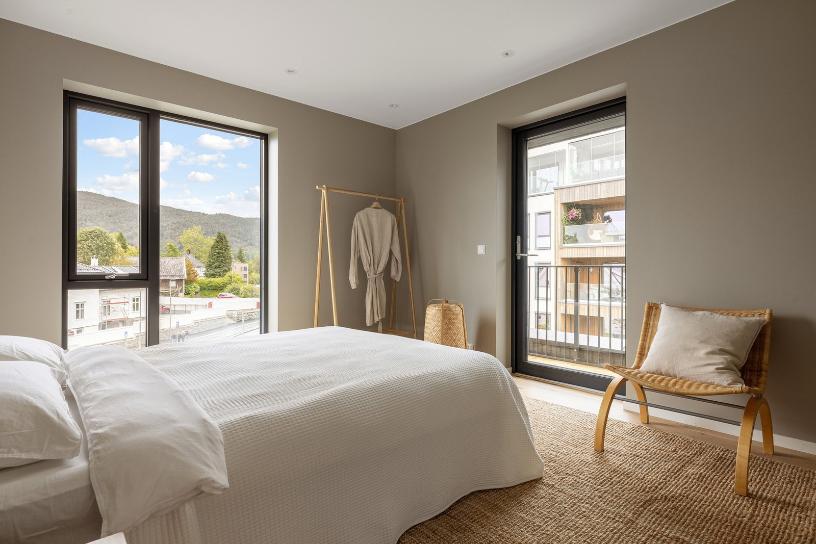 Fra soverommet har man også utgang til en balkong. Galleribilde