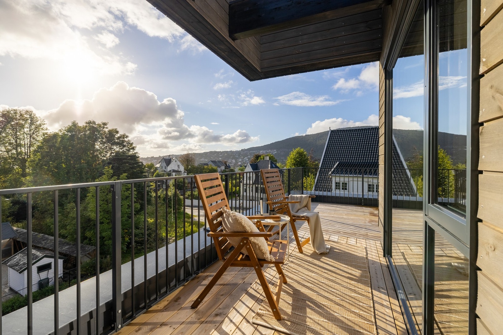 Her er det svært gode solforhold og en flott utsikt over nærområdet. Galleribilde