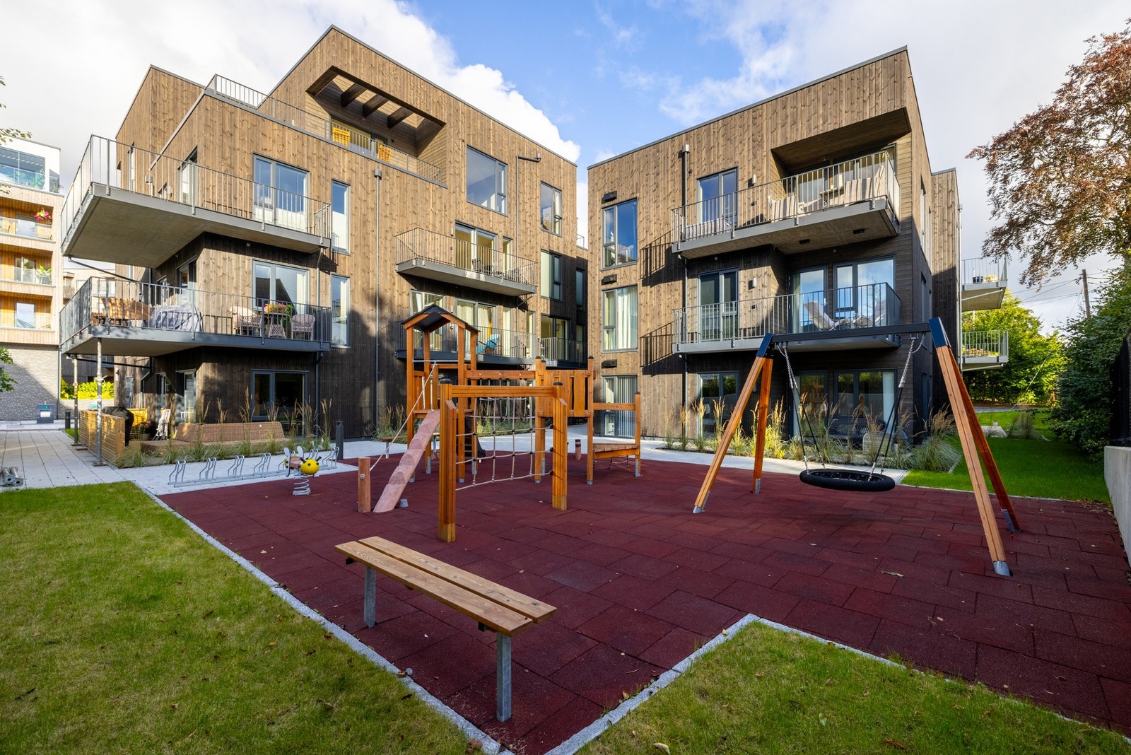 Sameiet har en flott lekeplass på fellesareal som kan benyttes av beboerne. Galleribilde