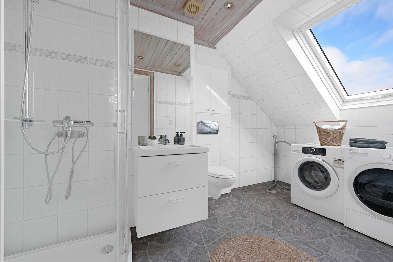 Her ser vi boligens andre bad som ligger i 2. etasje Galleribilde