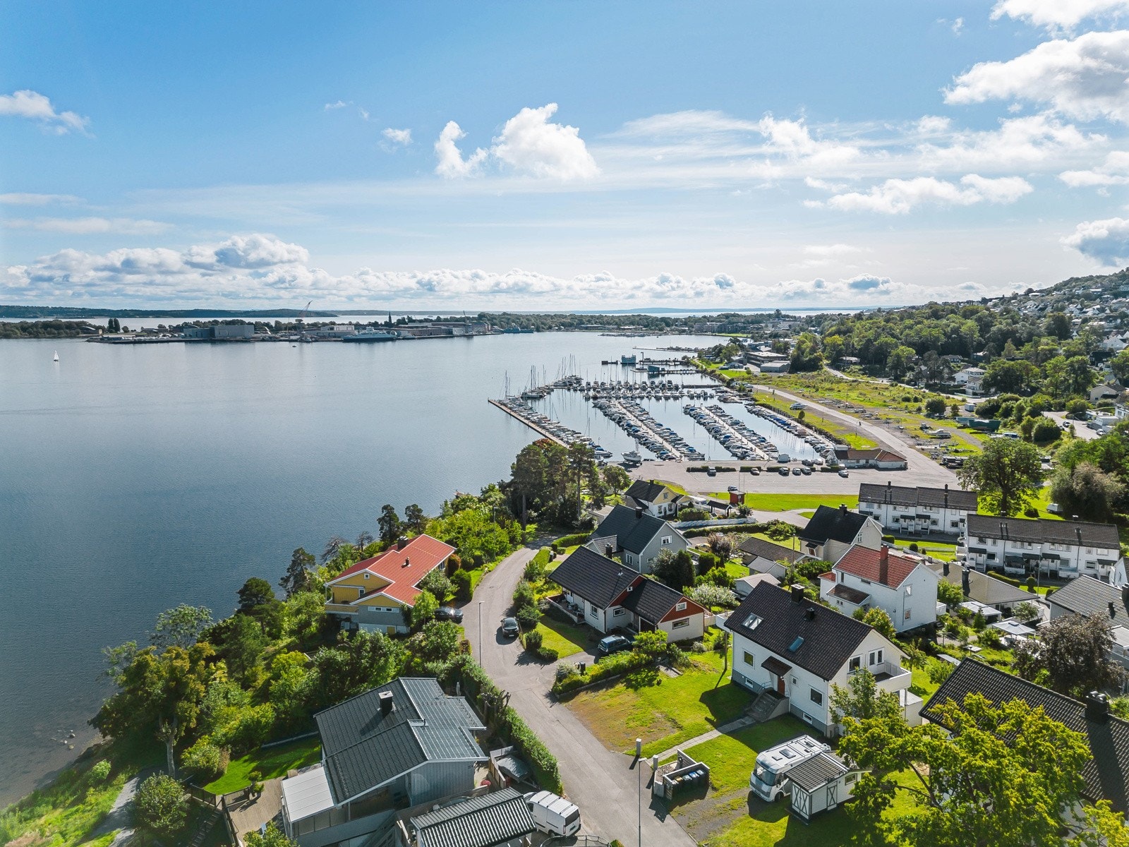 Her ser vi et dronebilde mot Solviken båthavn og Karljohansvern Galleribilde
