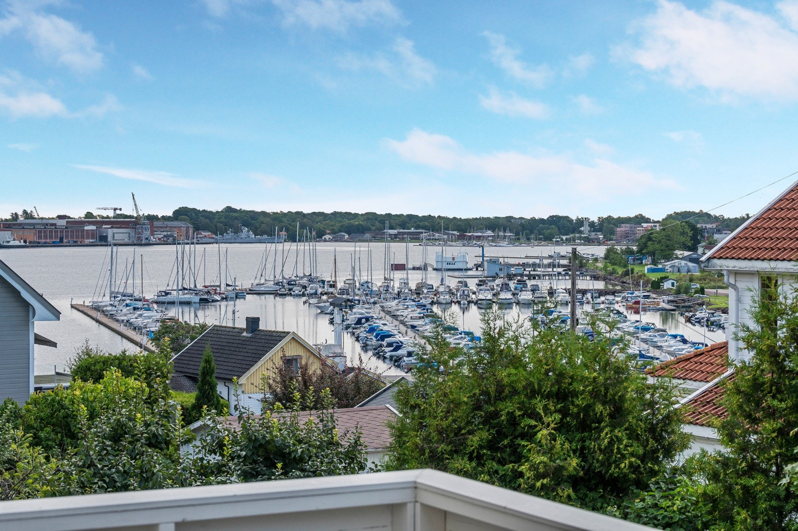 Dette er utsikten innover mot byen og Karljohansvern Galleribilde