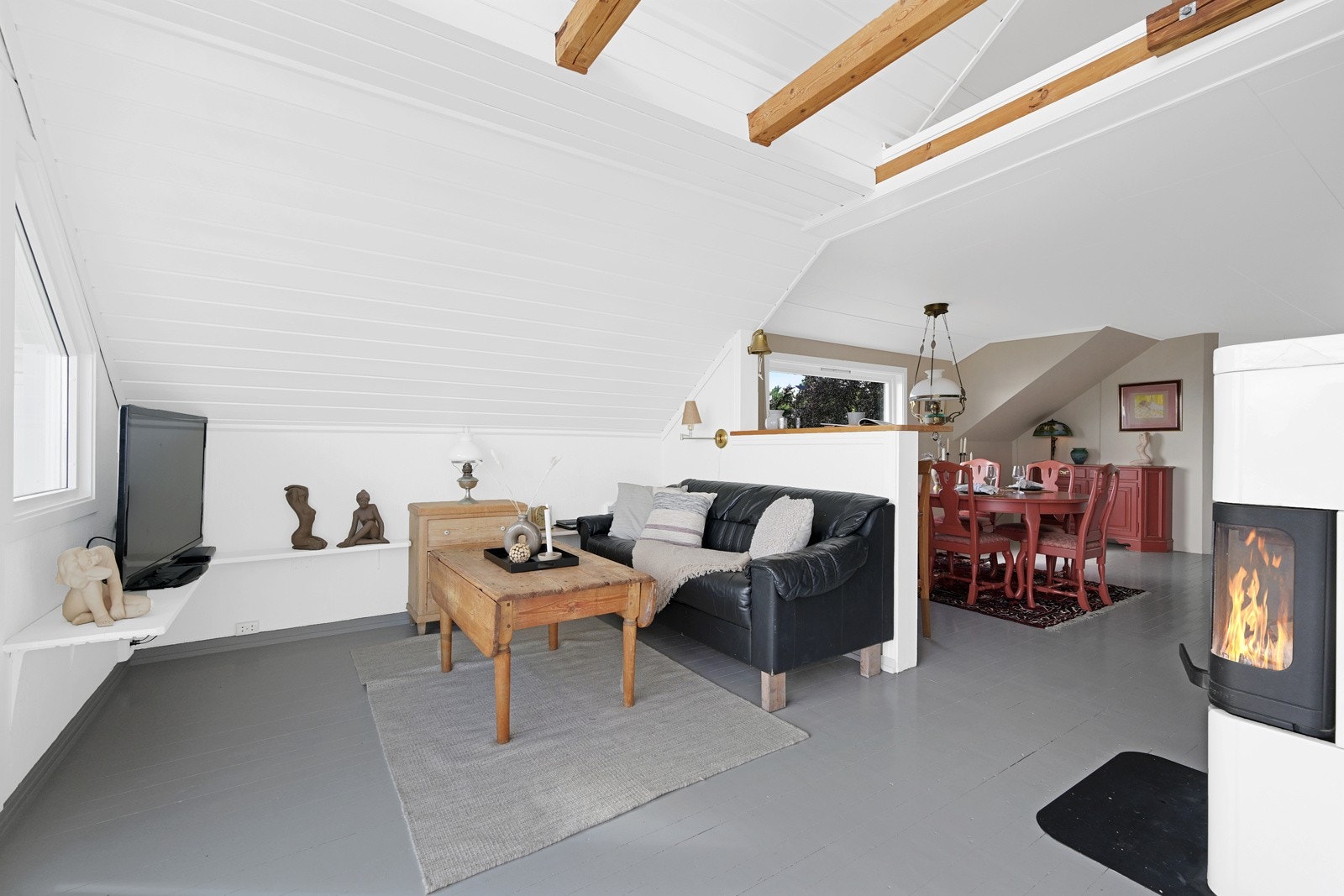 Her ser vi motsatt vei - fra stua og mot spisestua Galleribilde