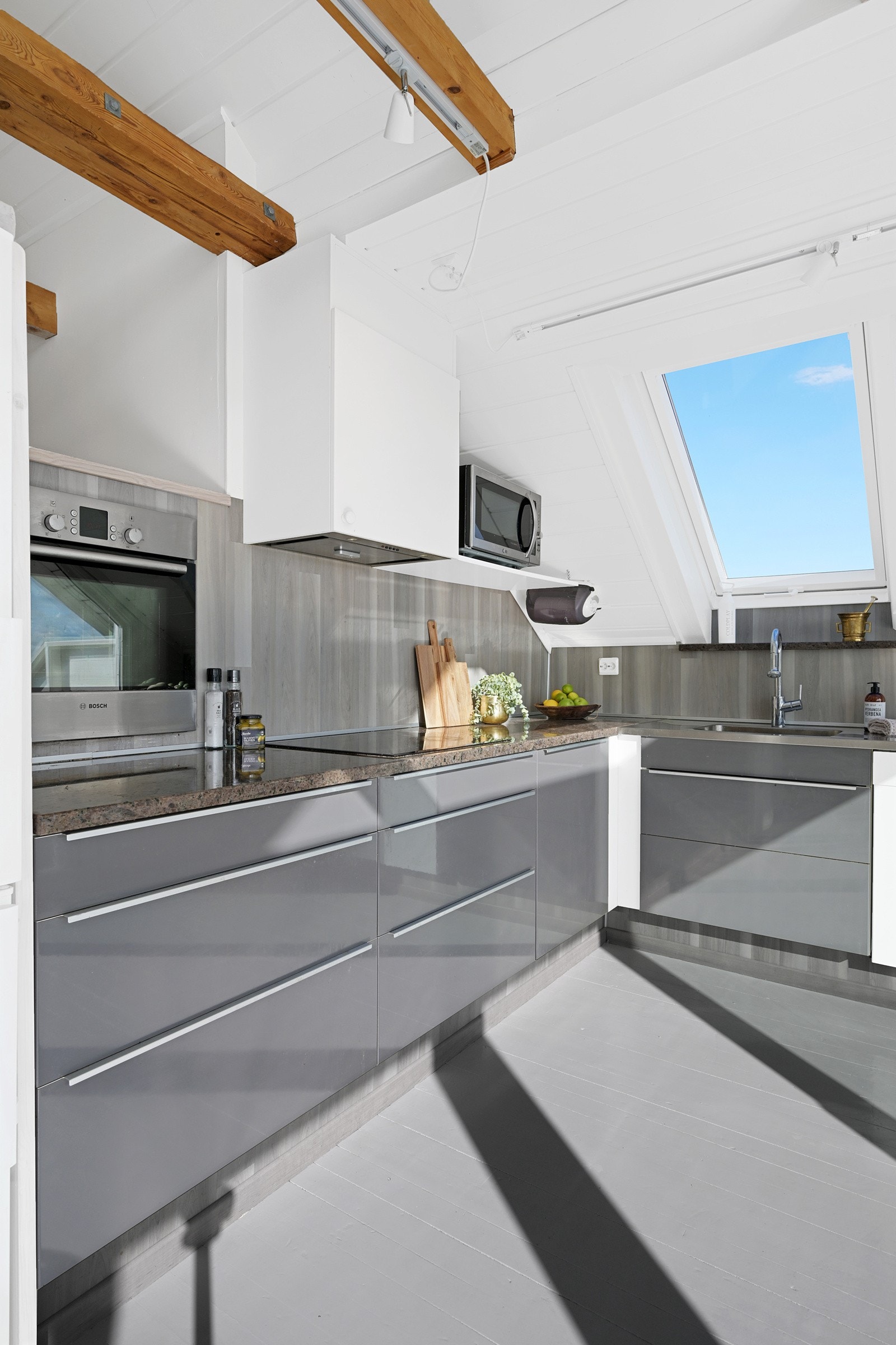 Granitt benkeplater og integrerte hvitevarer Galleribilde