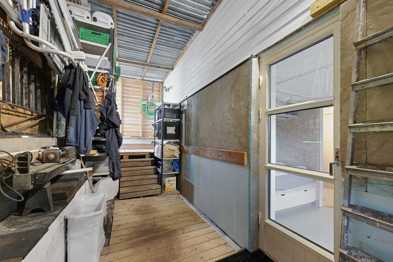 For de med andre hobbyer er det også et lagerrom med utgang til haven Galleribilde