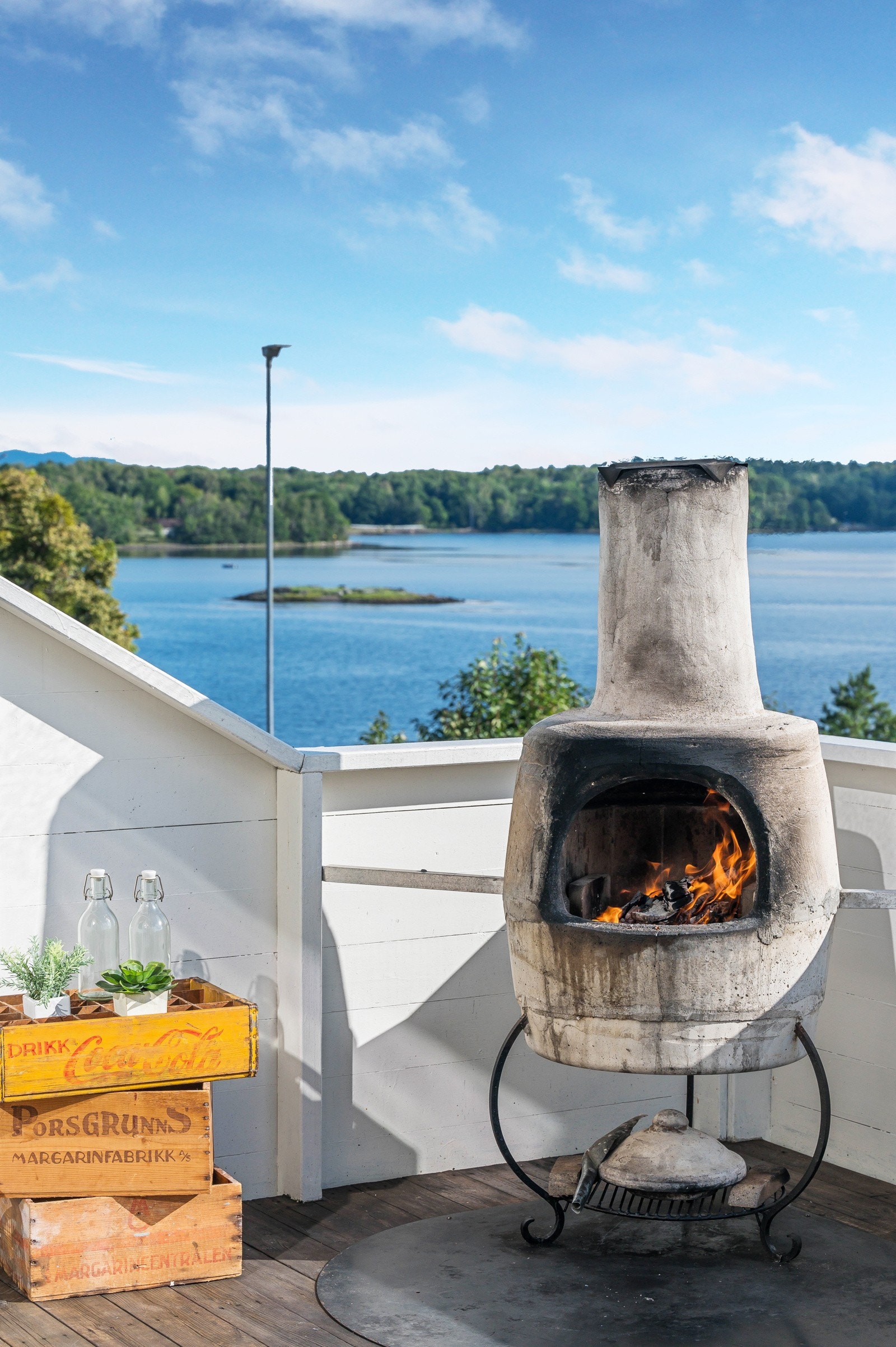 Utepeis med Mellomøya i bakgrunn Galleribilde